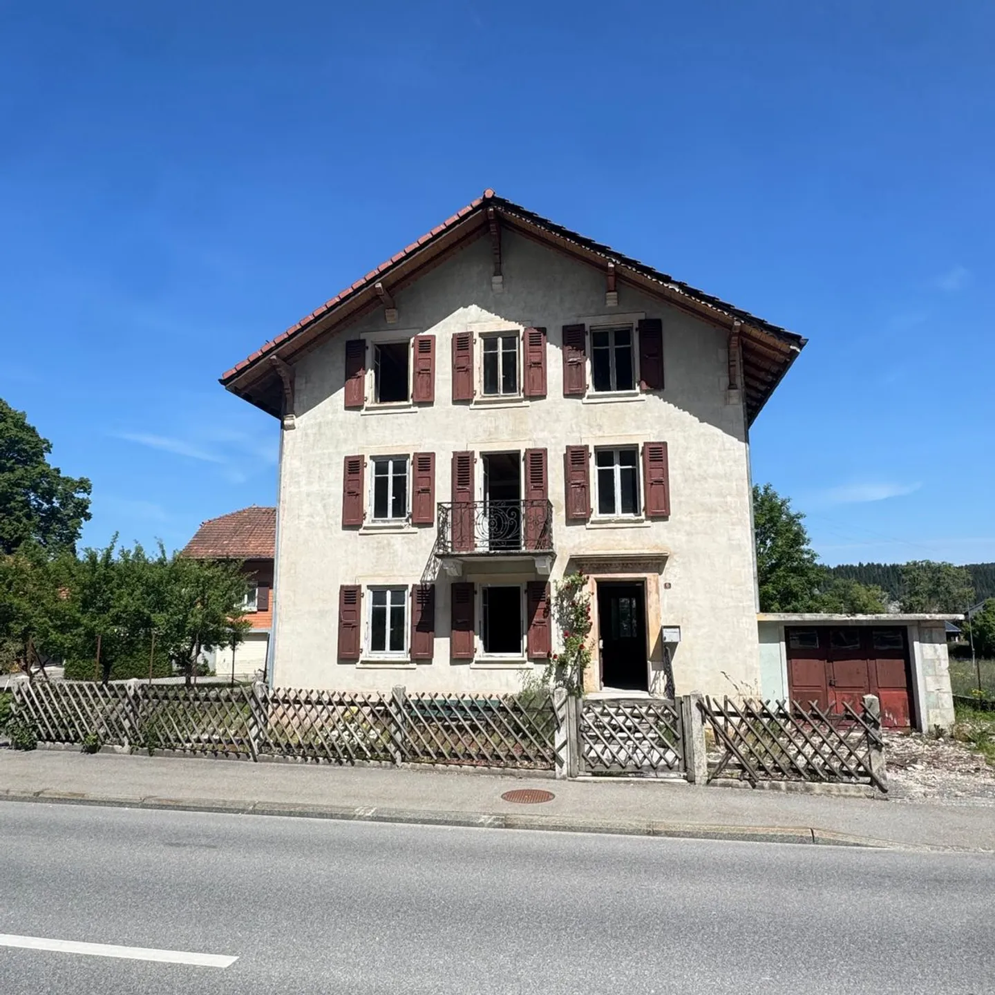 Casa da ristrutturare con la possibilità di creare appartamenti - Foto 2 di 13