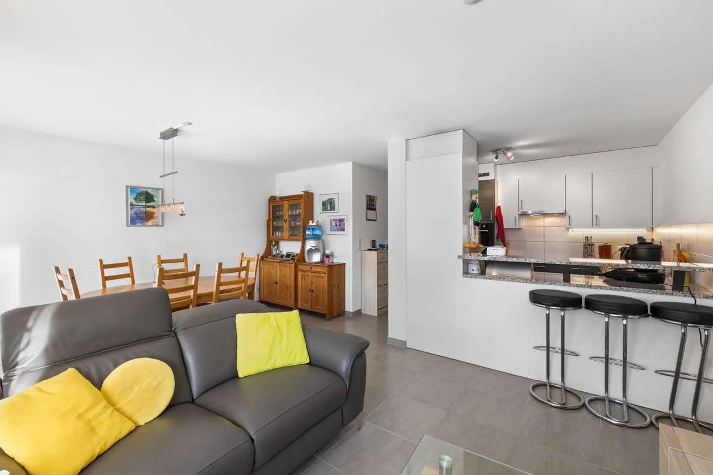 2.5 Room Apartment Quiet and Close to Amenities - Photo 11 of 13