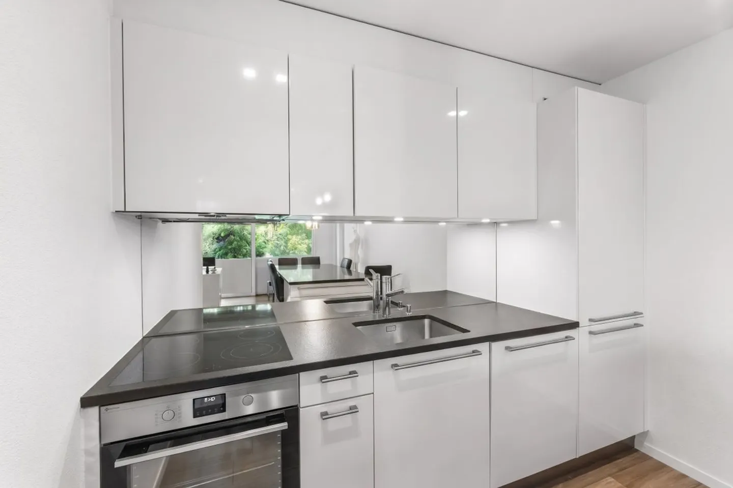 Modernes 2,5-Zimmer-Apartment mit Terrasse und privatem Garten - Foto 10 von 13