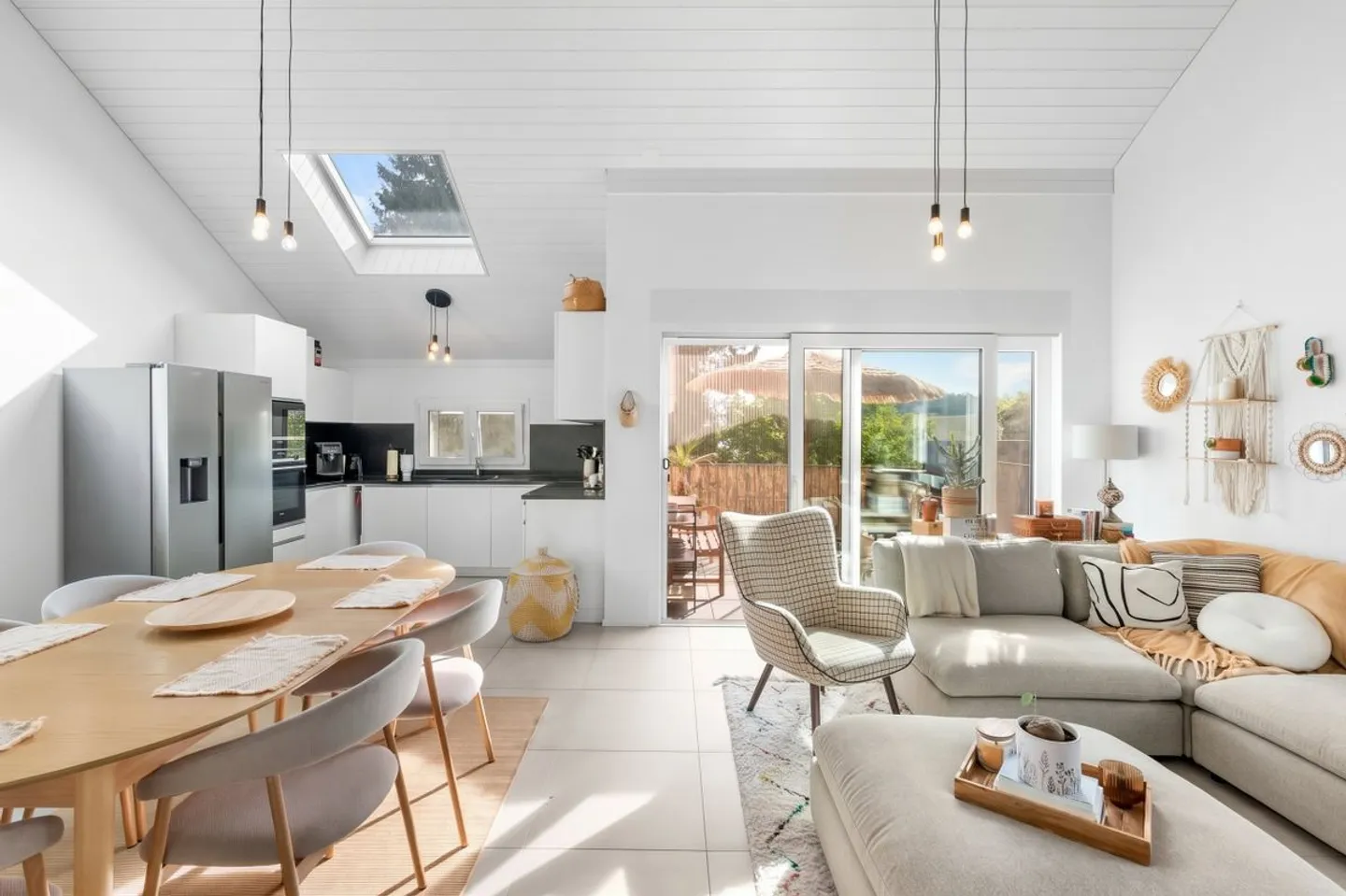 Penthouse Duplex, Brightness and Calm in a 2023 Building - Photo 4 of 13