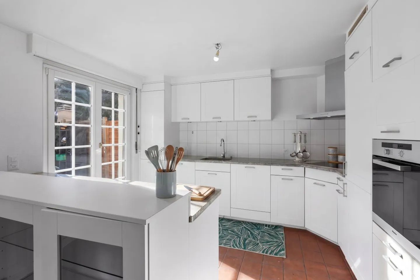 Charming adjoining house with character - Photo 5 of 13
