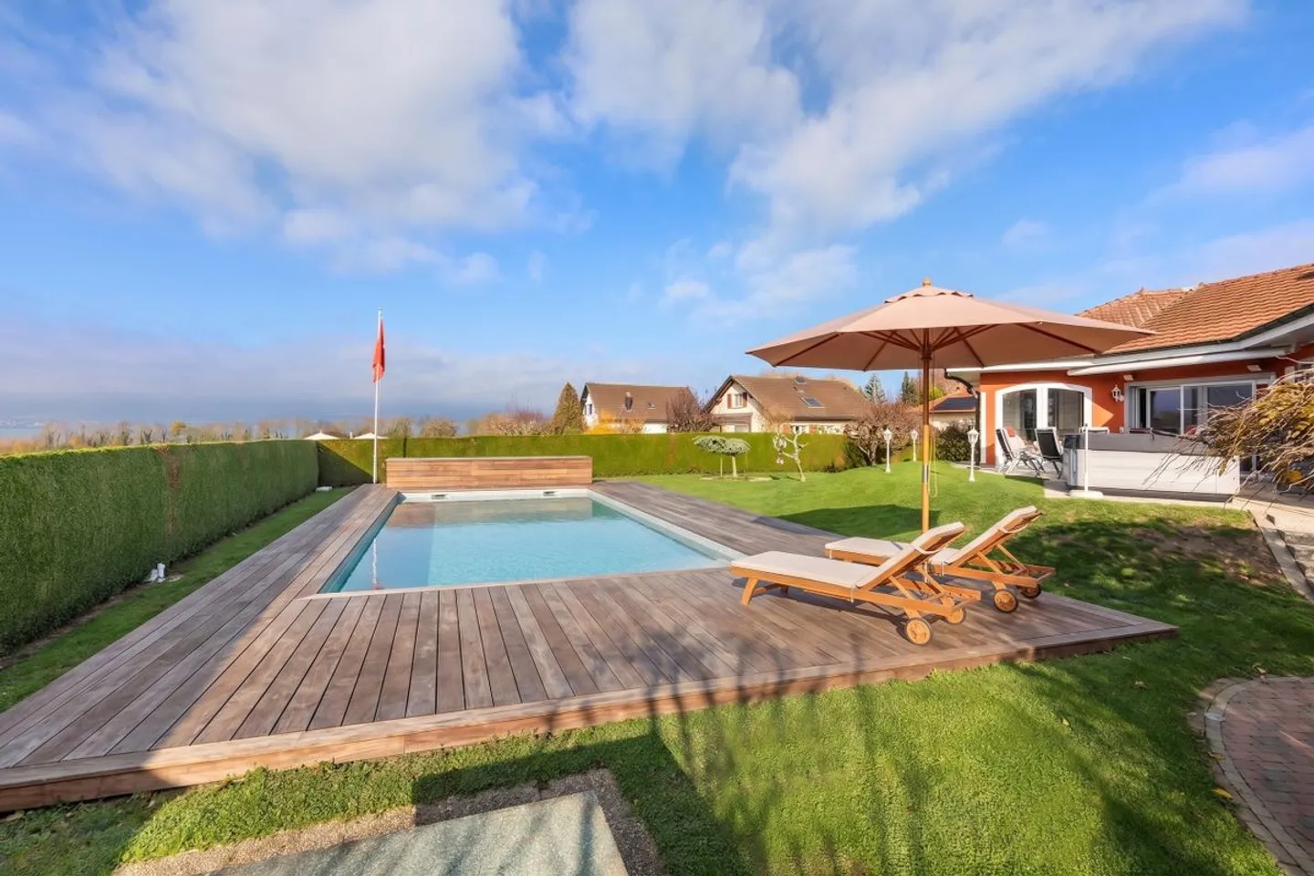 Stunning villa on the edge of agricultural land with a view of the lake - Photo 1 of 13
