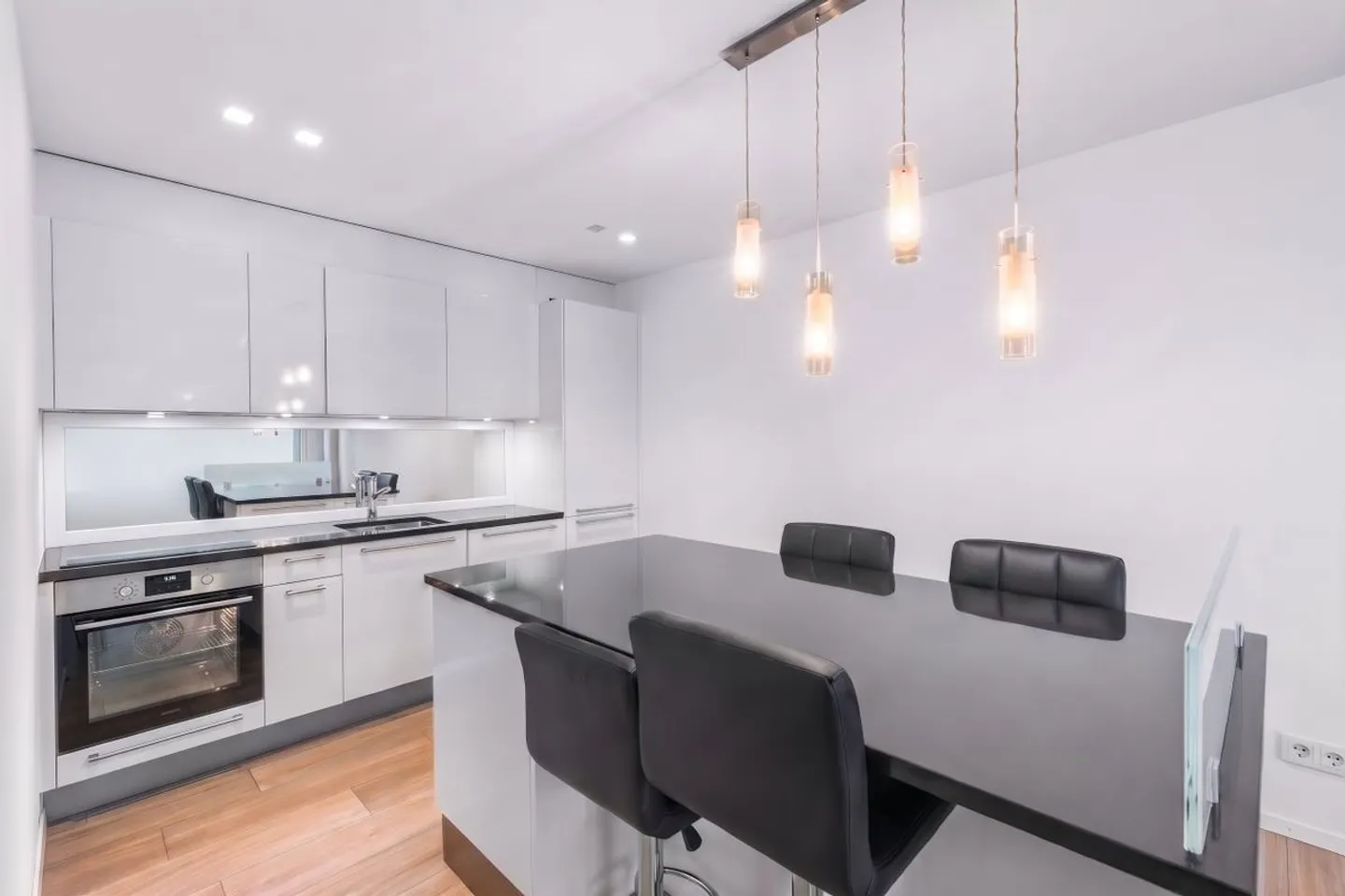 Modernes 2,5-Zimmer-Apartment mit Terrasse und privatem Garten - Foto 8 von 13