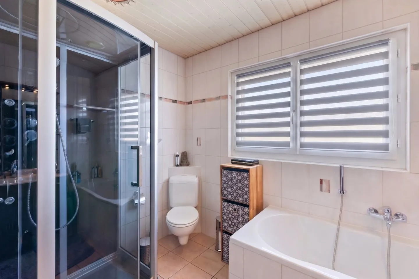 Exklusivität - Familienhaus mit großem Grundstück, außergewöhnlichem Licht und Potenzial zur Erweiterung. - Foto 10 von 13