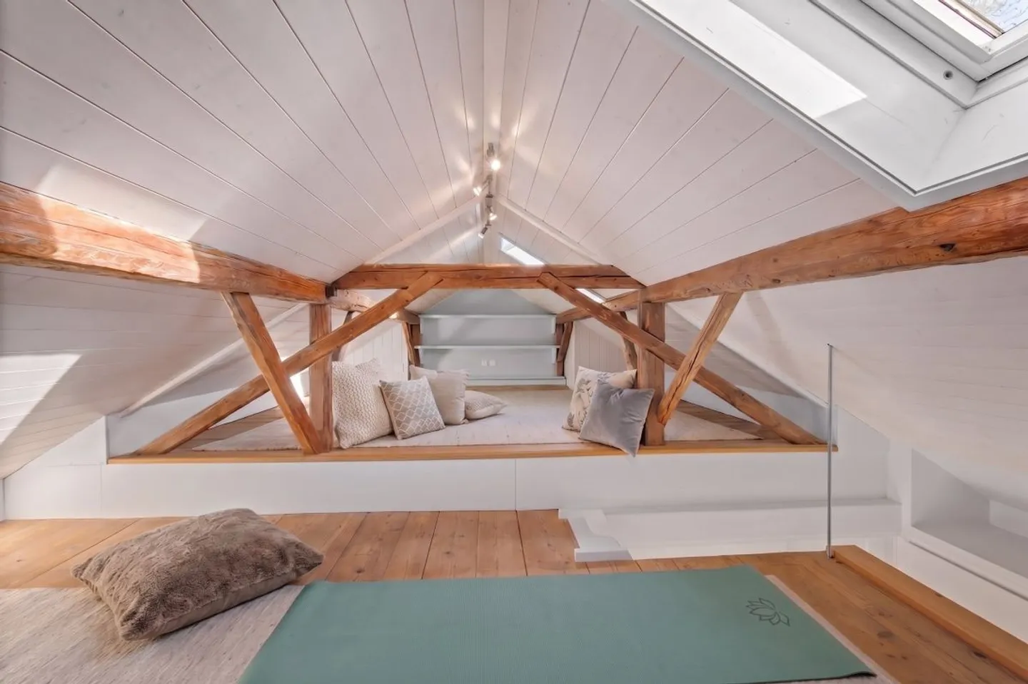 Charming adjoining house with character - Photo 11 of 13