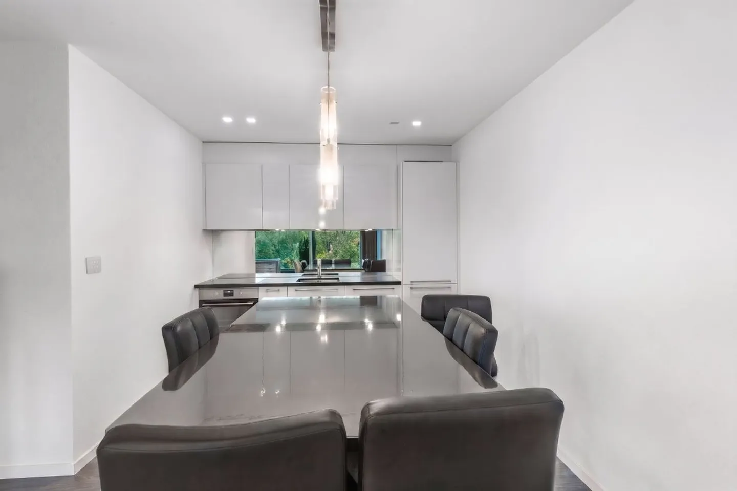 Modernes 2,5-Zimmer-Apartment mit Terrasse und privatem Garten - Foto 9 von 13