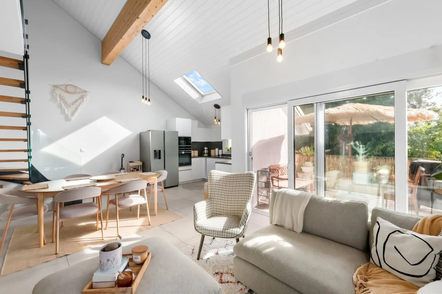 Penthouse Duplex, Brightness and Calm in a 2023 Building - Photo 1 of 13
