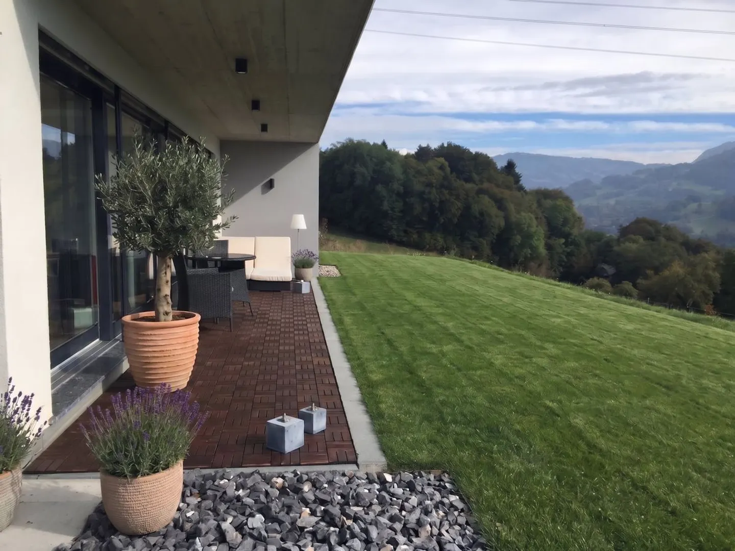 Modernes 2,5-Zimmer-Apartment mit Terrasse und privatem Garten - Foto 3 von 13