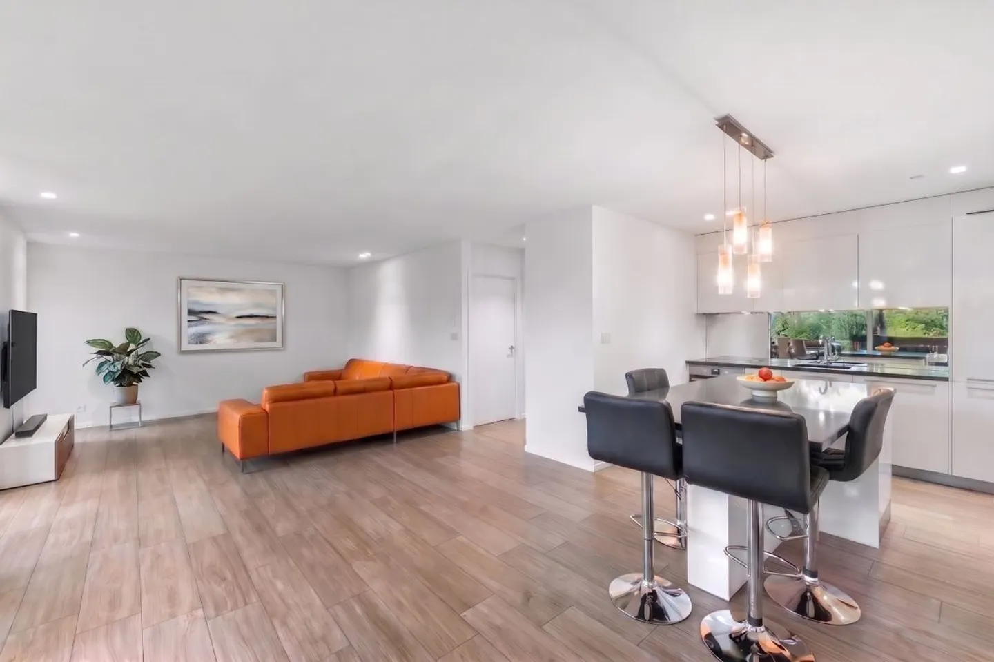 Modernes 2,5-Zimmer-Apartment mit Terrasse und privatem Garten - Foto 6 von 13