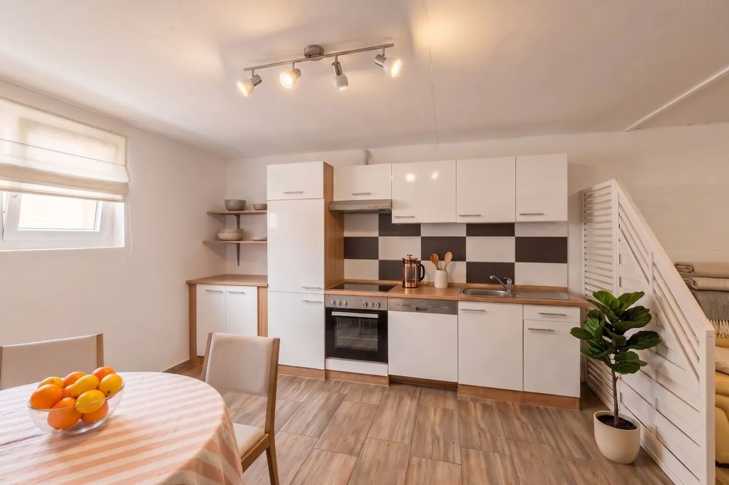 Exklusivität - Familienhaus mit großem Grundstück, außergewöhnlichem Licht und Potenzial zur Erweiterung. - Foto 11 von 13