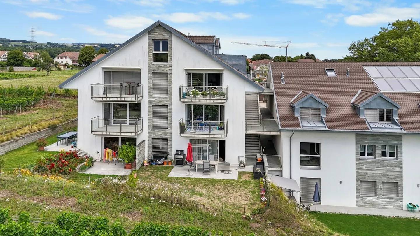 High-end apartment with unobstructed view - Photo 2 of 13