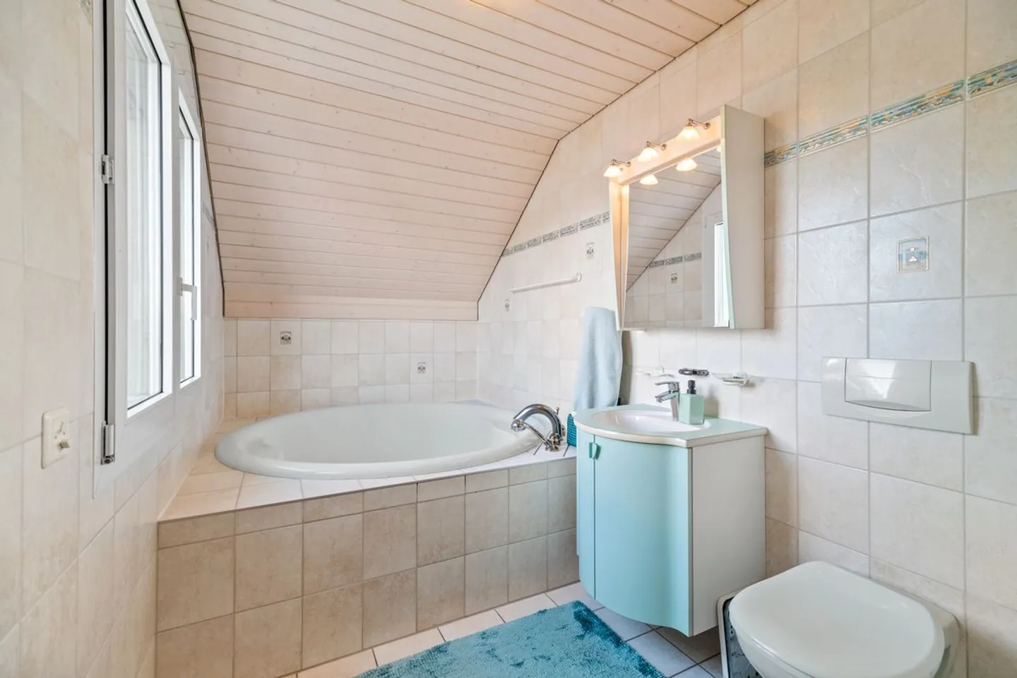  A deux pas d'Estavayer-le-Lac : villa avec piscine, sauna et 4 chambres sur 910 m² - Photo 9 of 13