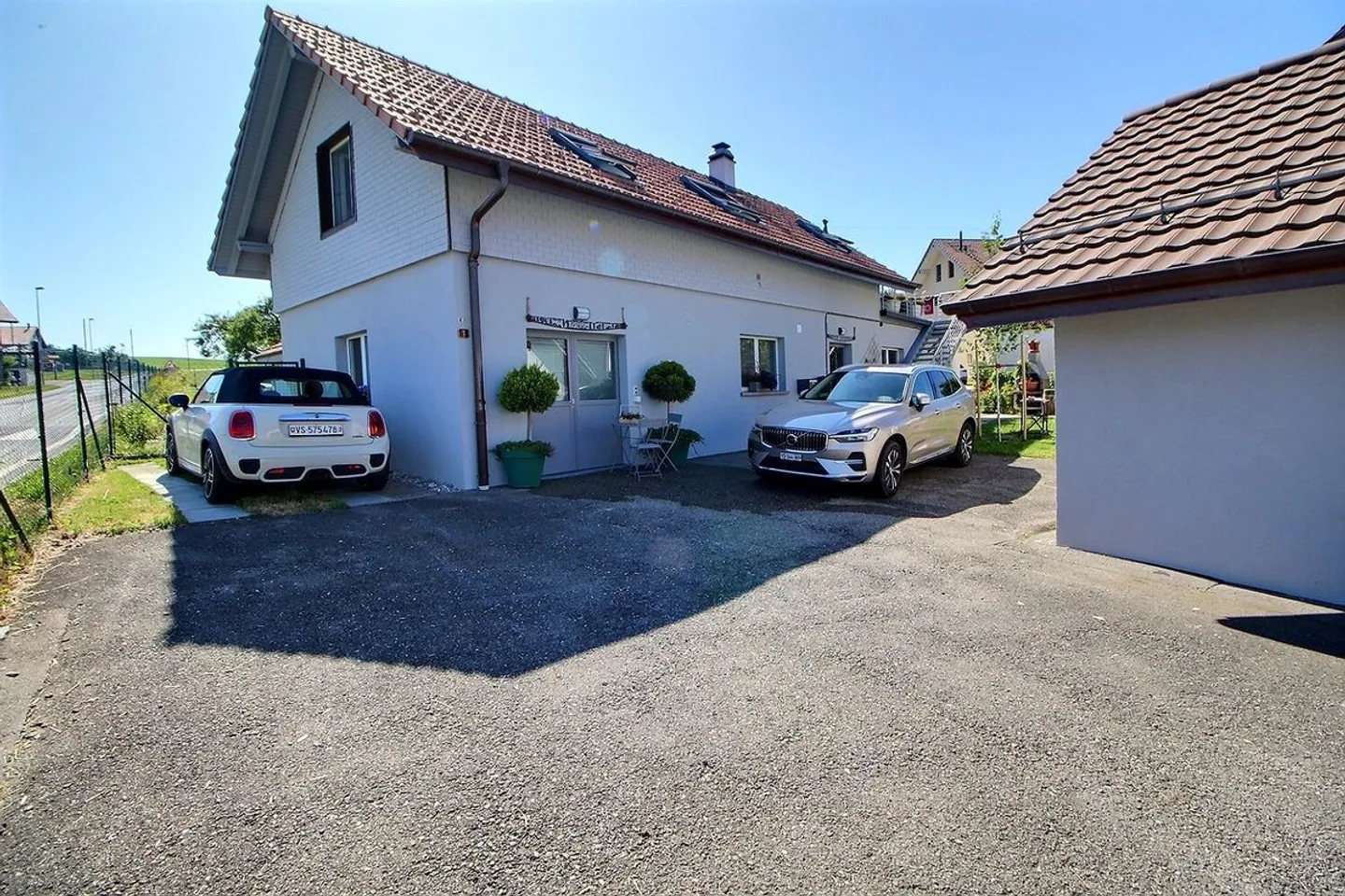 Magnificent fully renovated house consisting of 2 apartments. - Photo 1 of 12