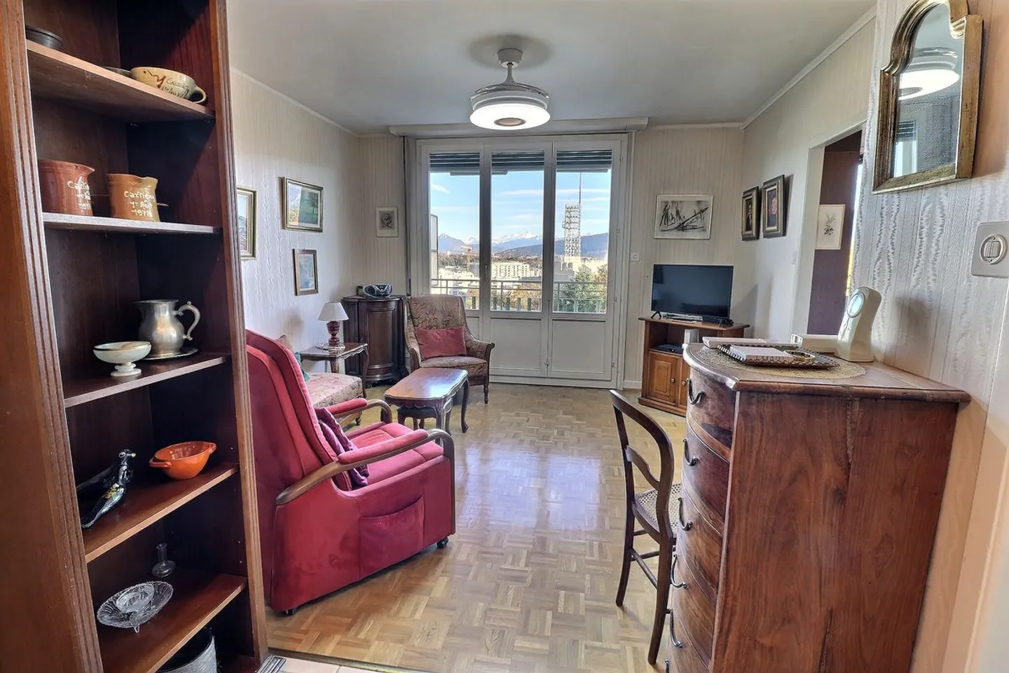 Magnificent crossing penthouse with Mont-Blanc and Jet d'Eau view in the Nations district. CASATAX - Photo 6 of 13