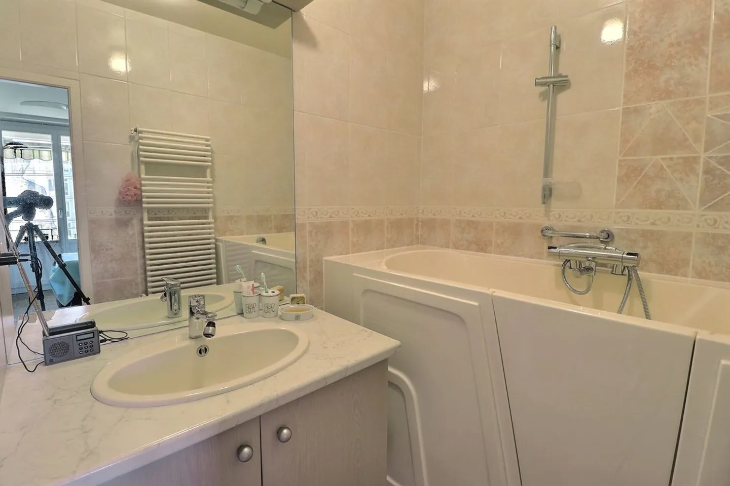 Magnificent crossing penthouse with Mont-Blanc and Jet d'Eau view in the Nations district. CASATAX - Photo 12 of 13