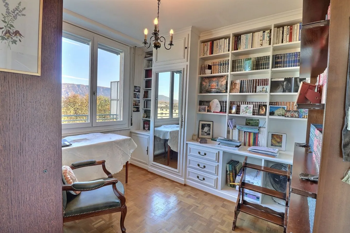 Magnificent crossing penthouse with Mont-Blanc and Jet d'Eau view in the Nations district. CASATAX - Photo 8 of 13