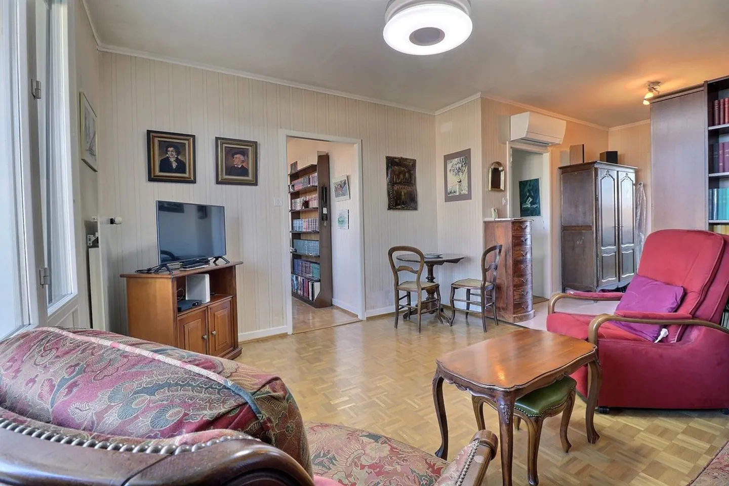 Magnificent crossing penthouse with Mont-Blanc and Jet d'Eau view in the Nations district. CASATAX - Photo 4 of 13