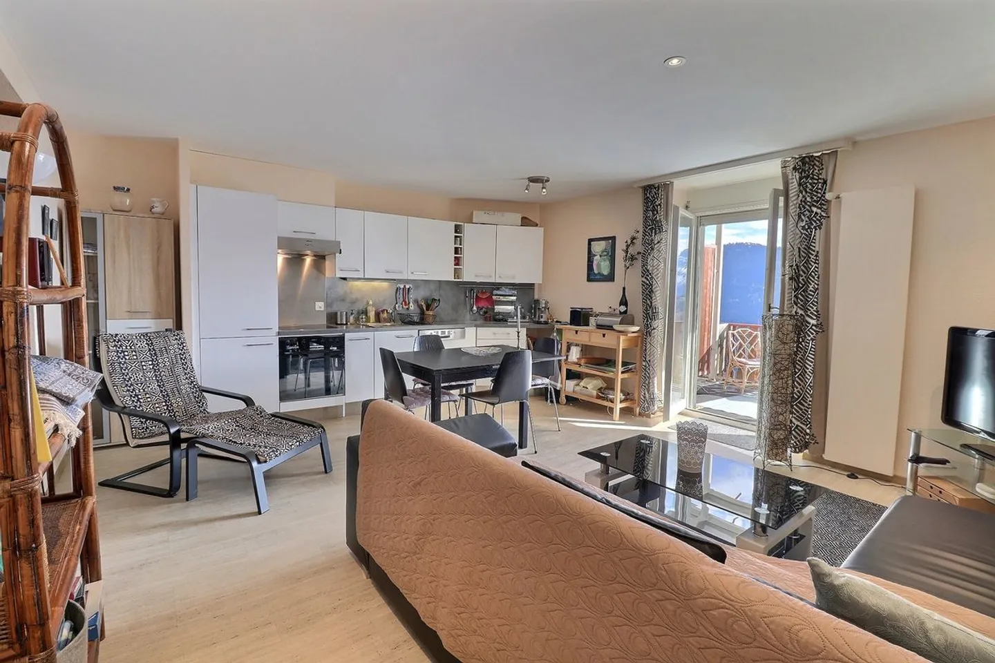 Genuine gem in Leysin with breathtaking view of the Alps. - Photo 7 of 13