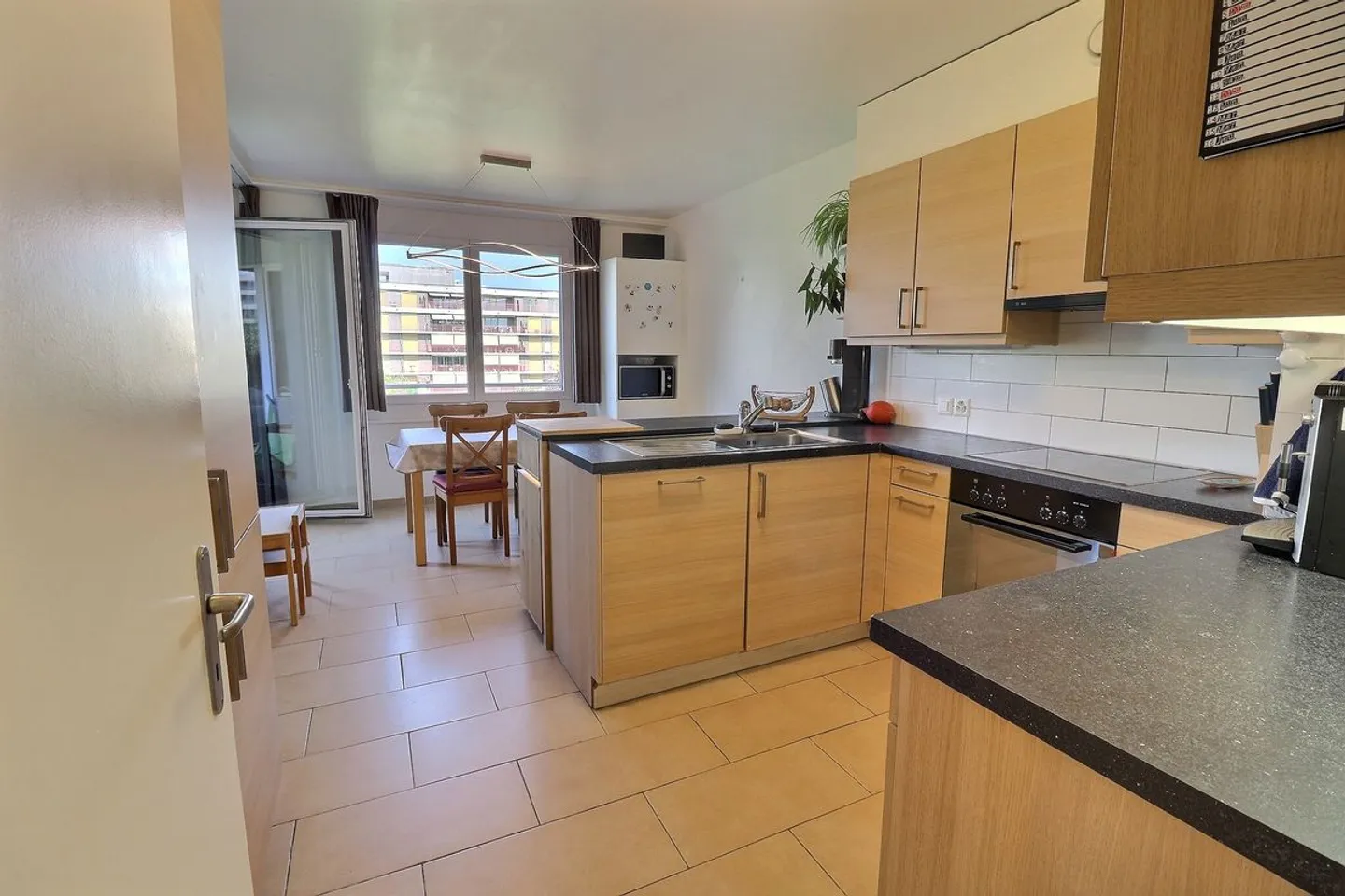Magnificent 5-room apartment in La Châtelaine district - Photo 4 of 13