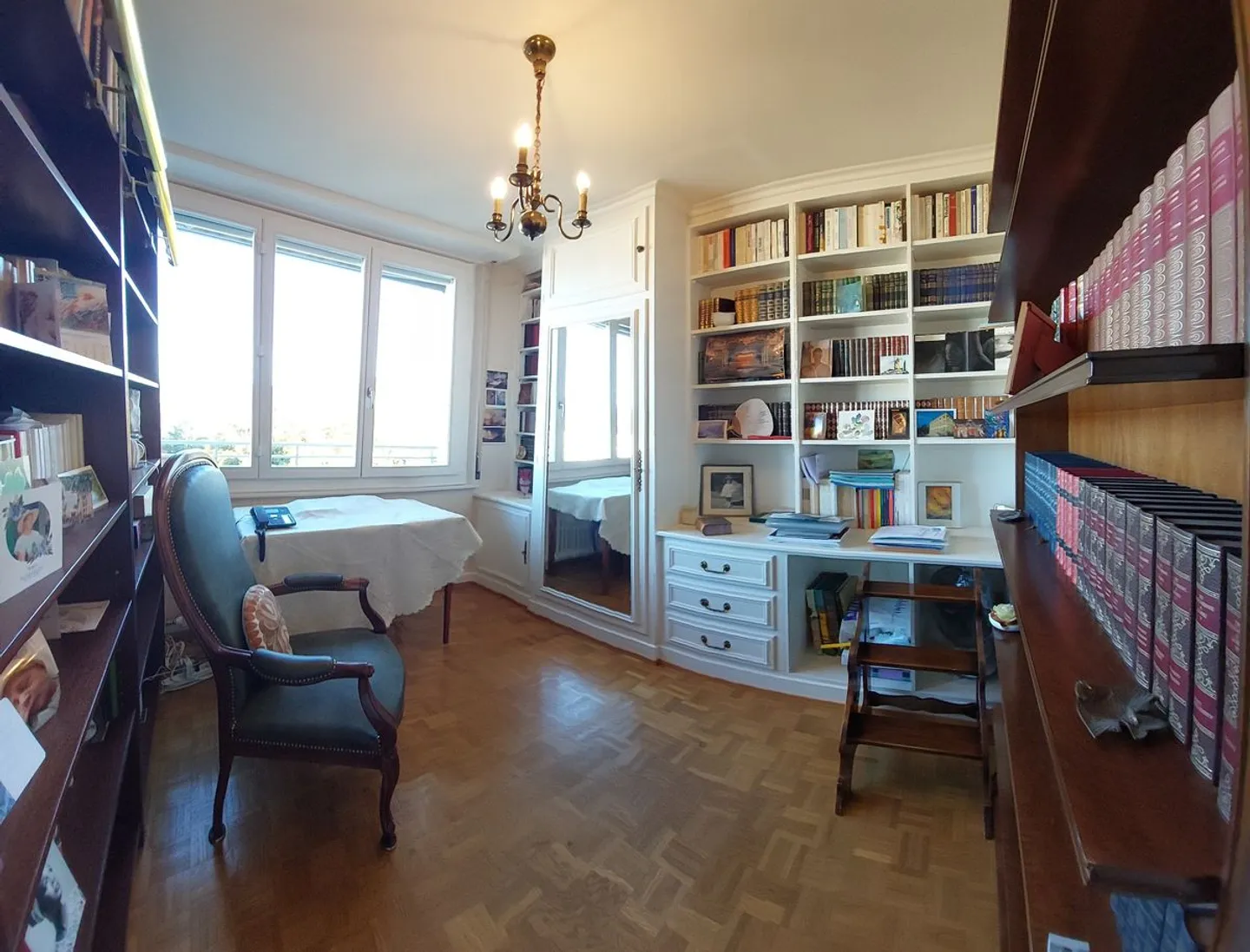 Magnificent crossing penthouse with Mont-Blanc and Jet d'Eau view in the Nations district. CASATAX - Photo 9 of 13