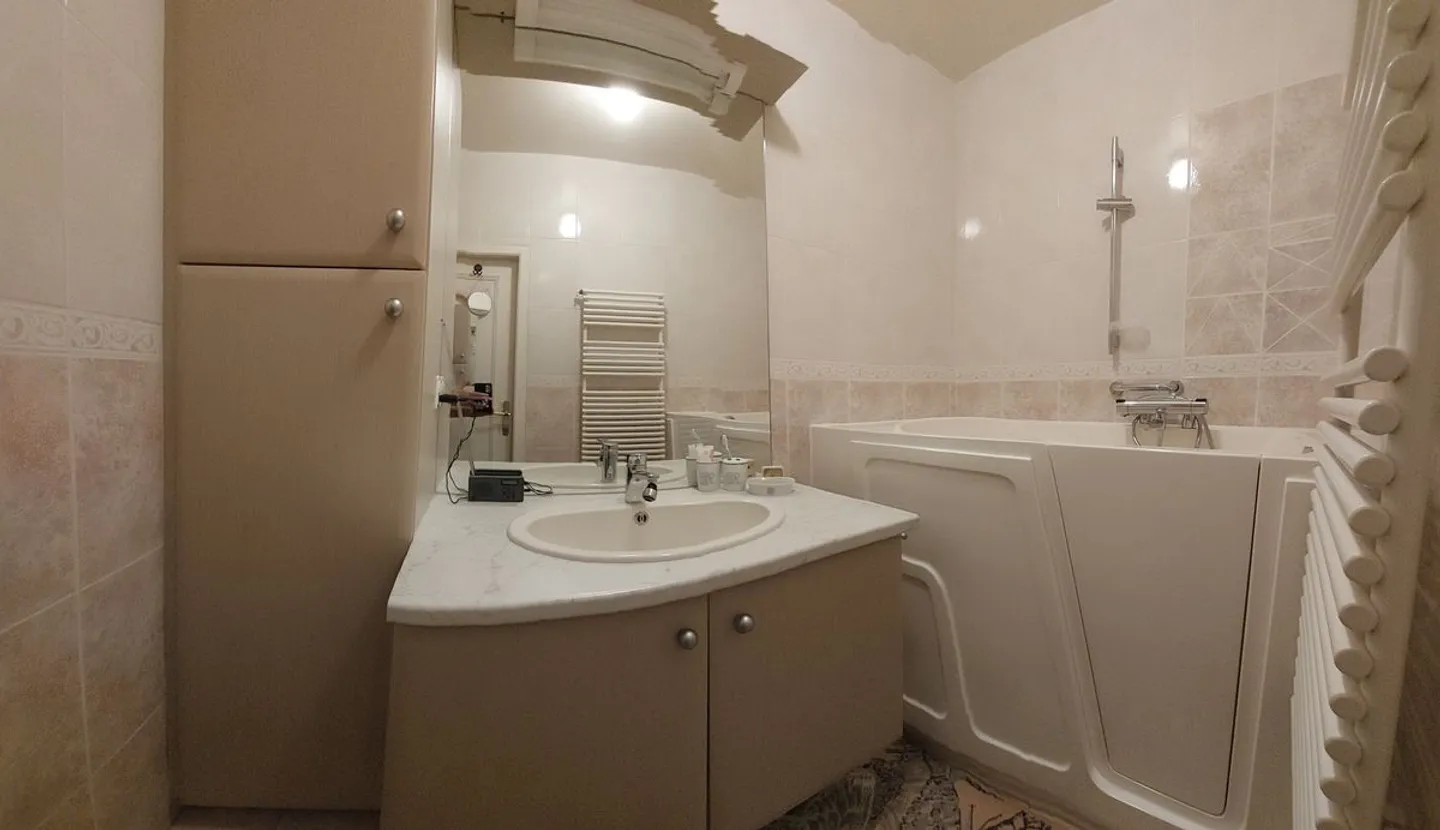 Magnificent crossing penthouse with Mont-Blanc and Jet d'Eau view in the Nations district. CASATAX - Photo 13 of 13