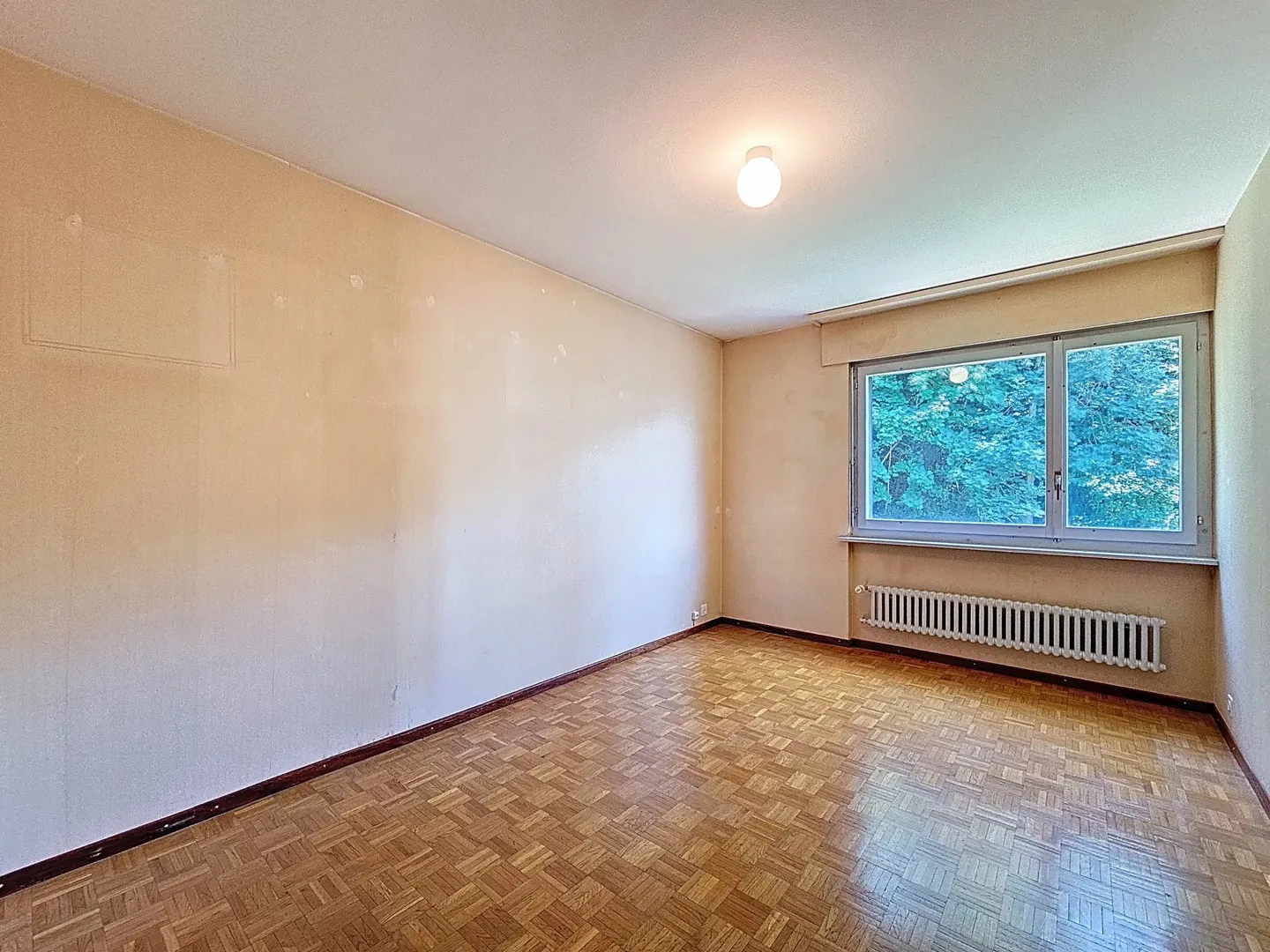 Bel appartamento di 4,5 locali situato in un contesto verde - Foto 9 di 13