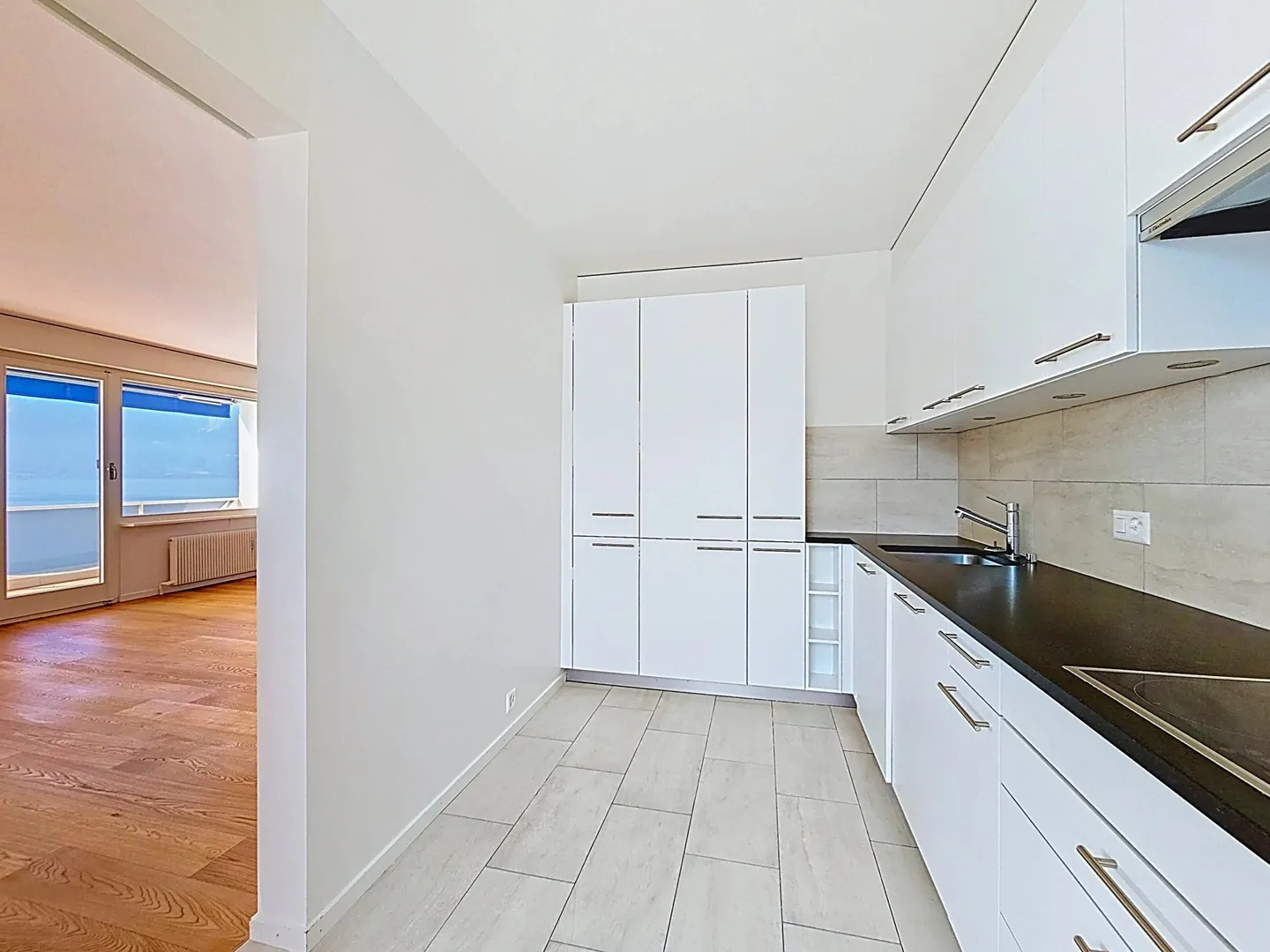 Splendide appartement rénové avec place d'amarrage dans port privé - Photo 8 of 13