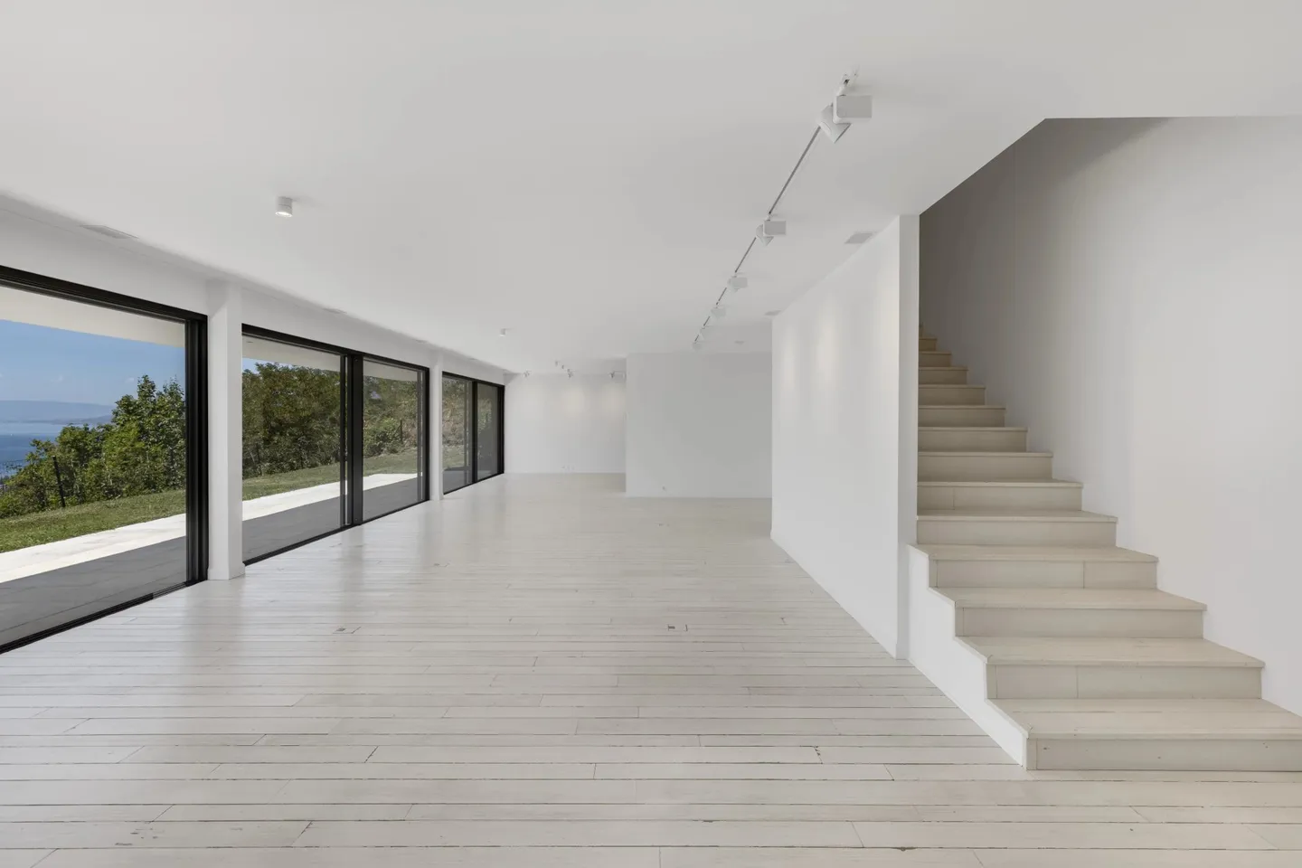 Superb 5.5 room duplex overlooking Lake Geneva - Photo 10 of 13