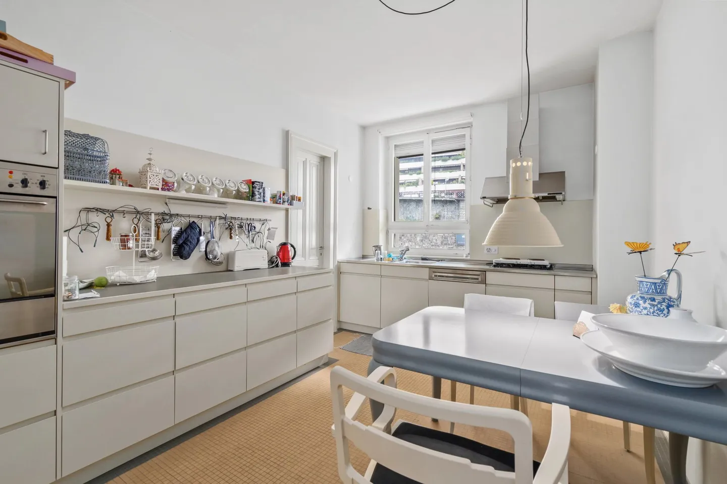 Superb apartment on the lake front - Photo 8 of 12