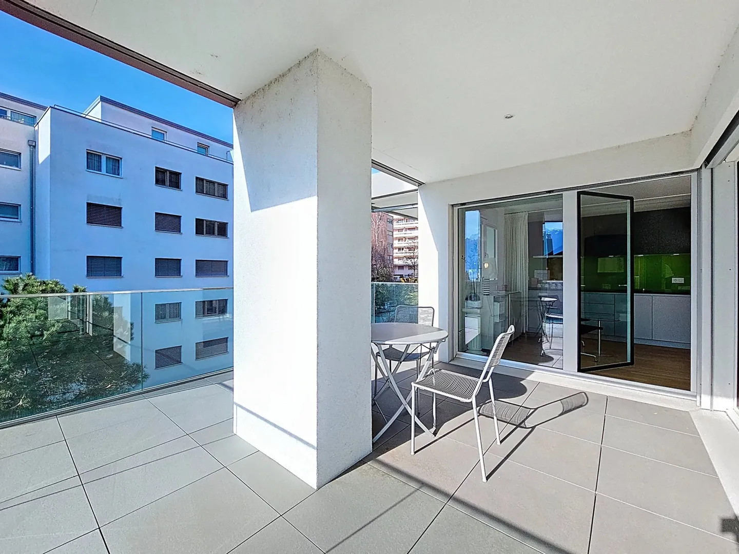 Beautiful 4.5-room apartment just steps from the lake - Photo 1 of 12