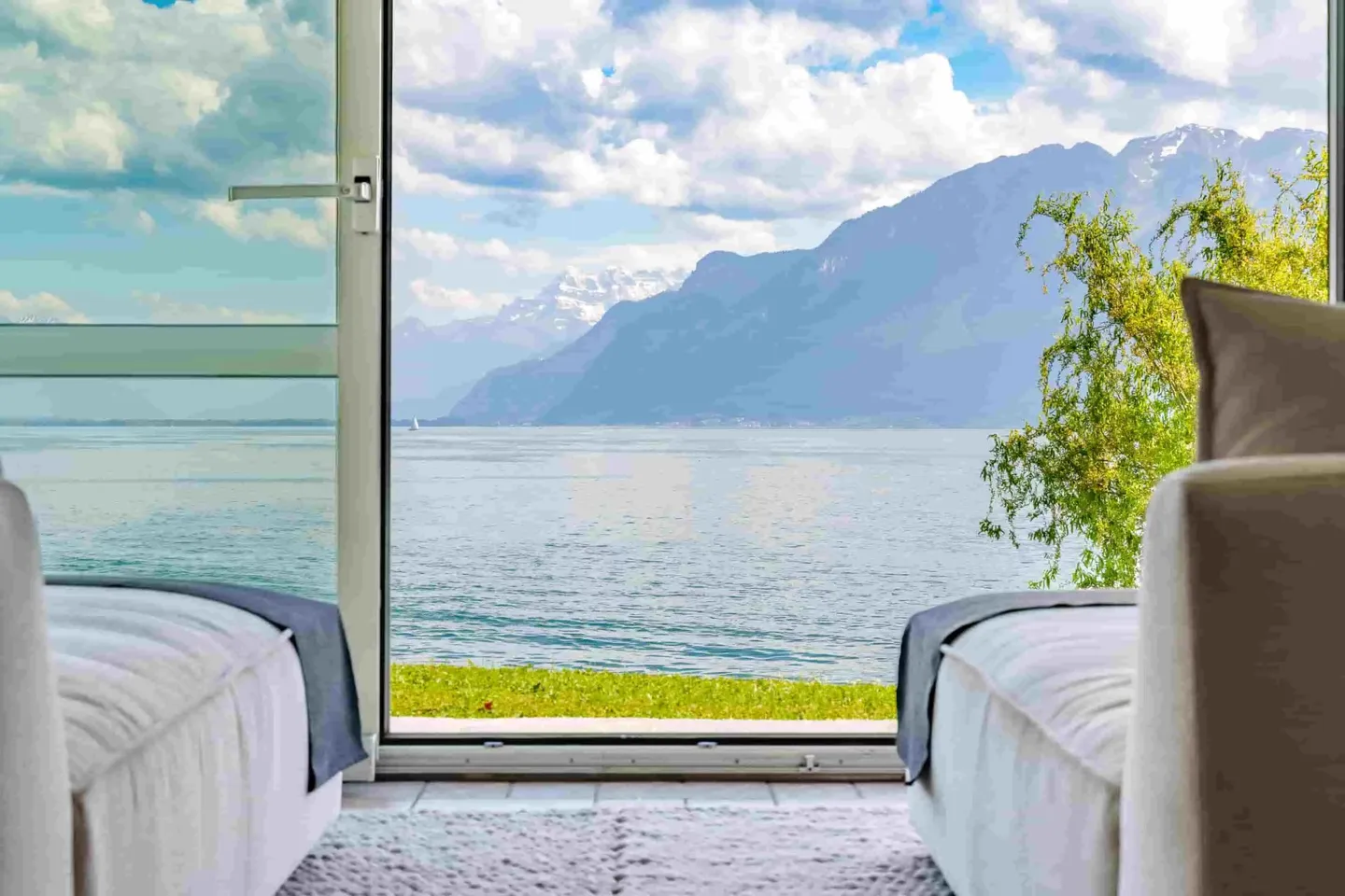 Vivre "les pieds dans l'eau" - Une propriété d'exception au bord du lac - Photo 2 sur 13