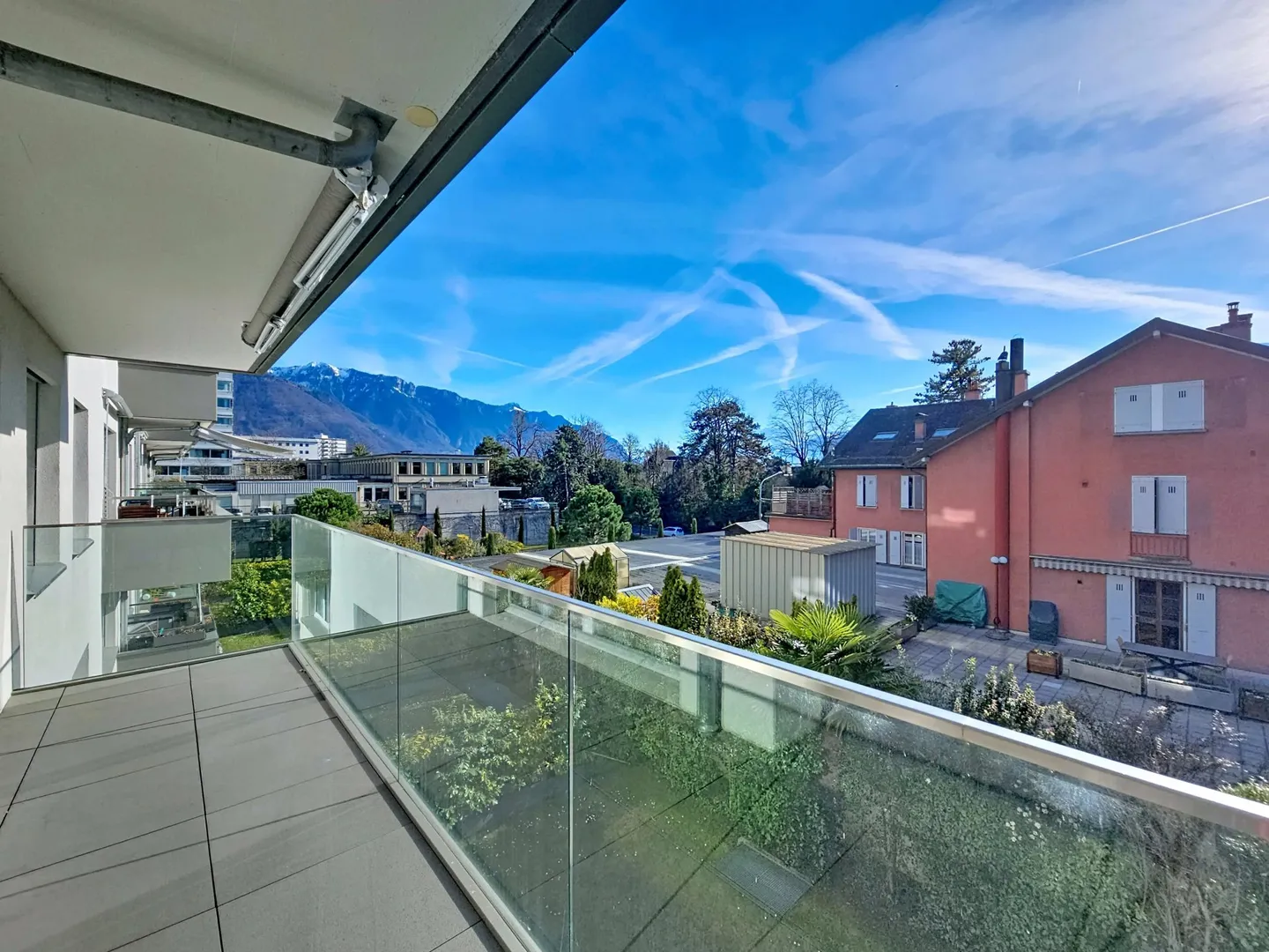 Beautiful 4.5-room apartment just steps from the lake - Photo 3 of 12