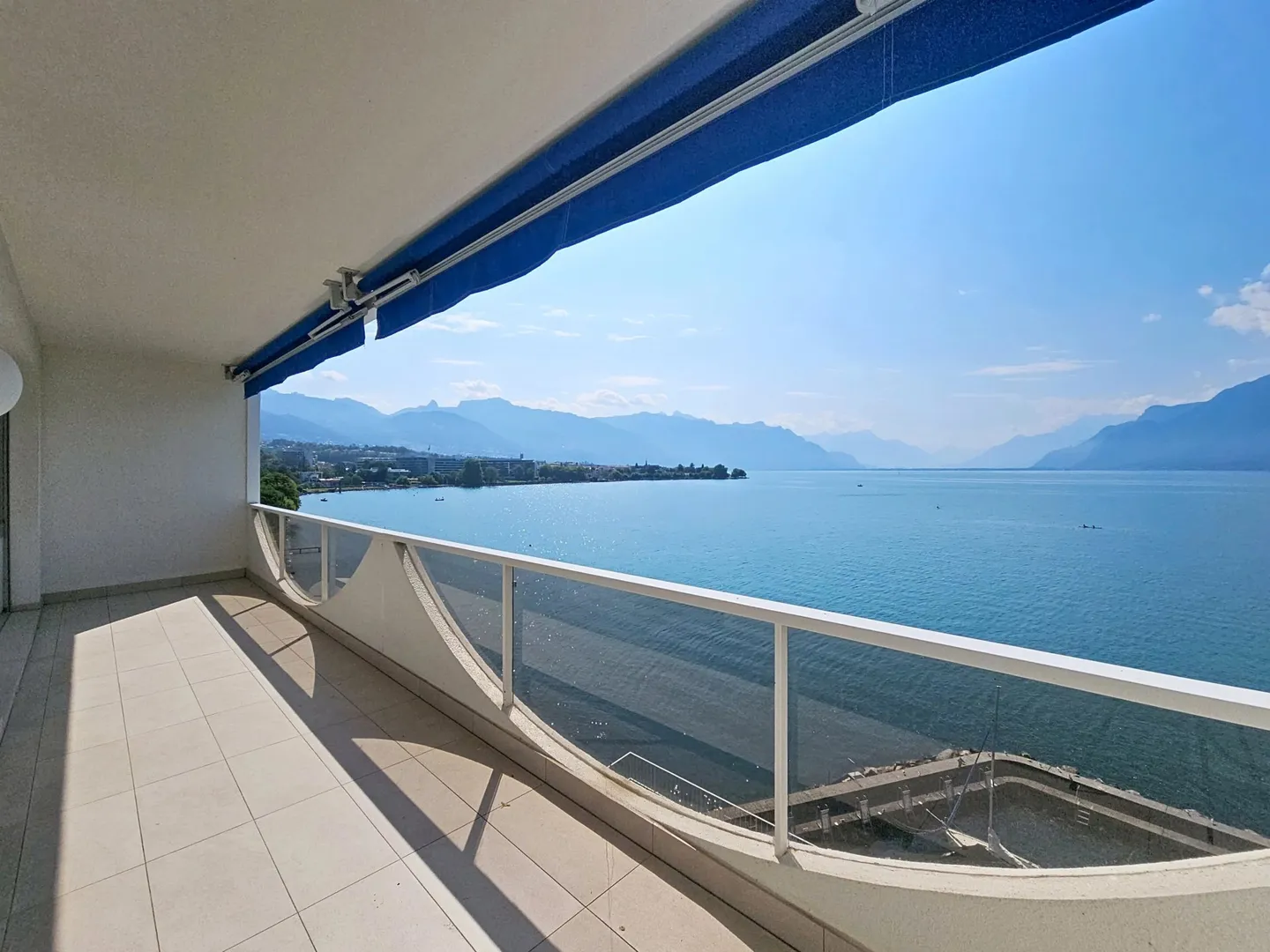 Splendide appartement rénové avec place d'amarrage dans port privé - Photo 3 of 13