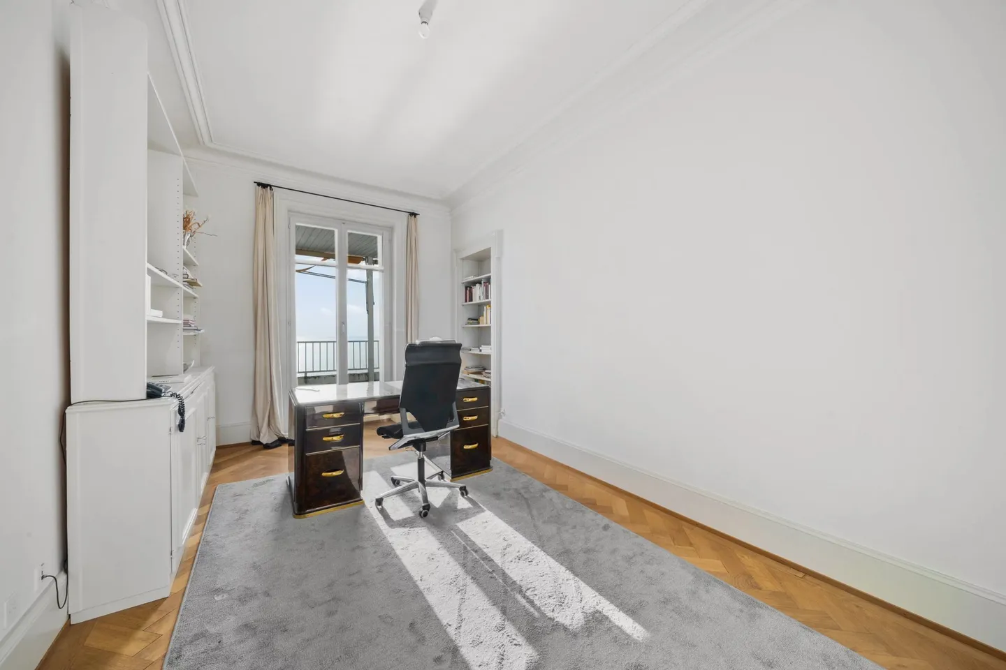 Superb apartment on the lake front - Photo 10 of 12
