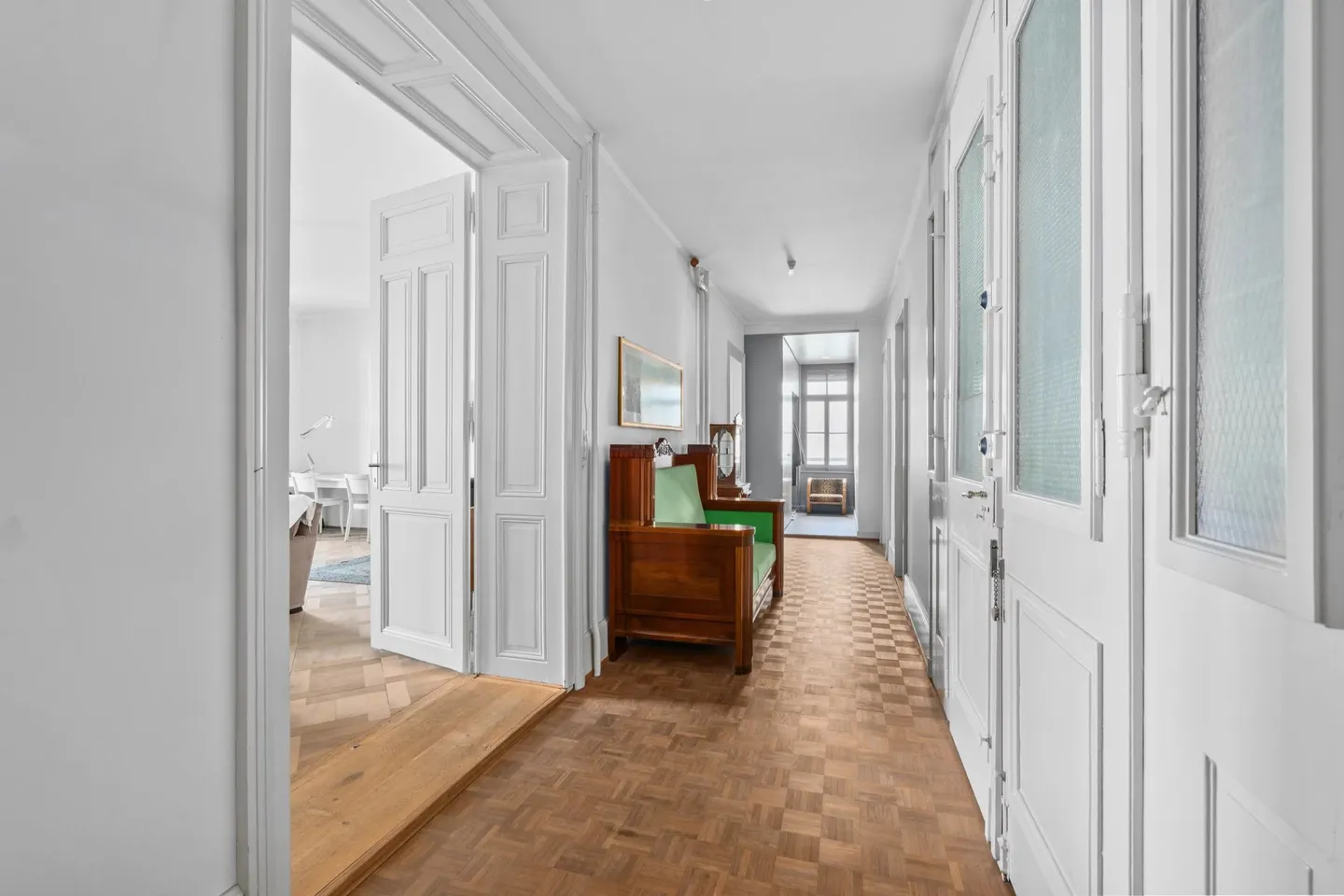 Superb apartment on the lake front - Photo 3 of 12