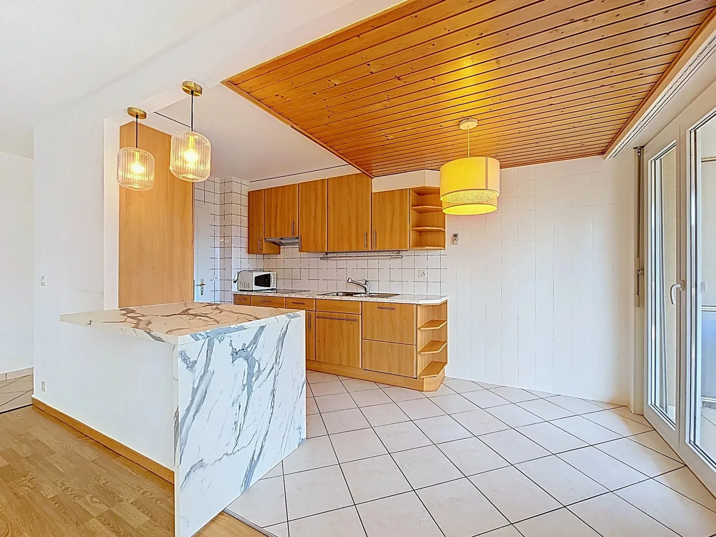Charming apartment with large balcony close to the city center - Photo 5 of 13