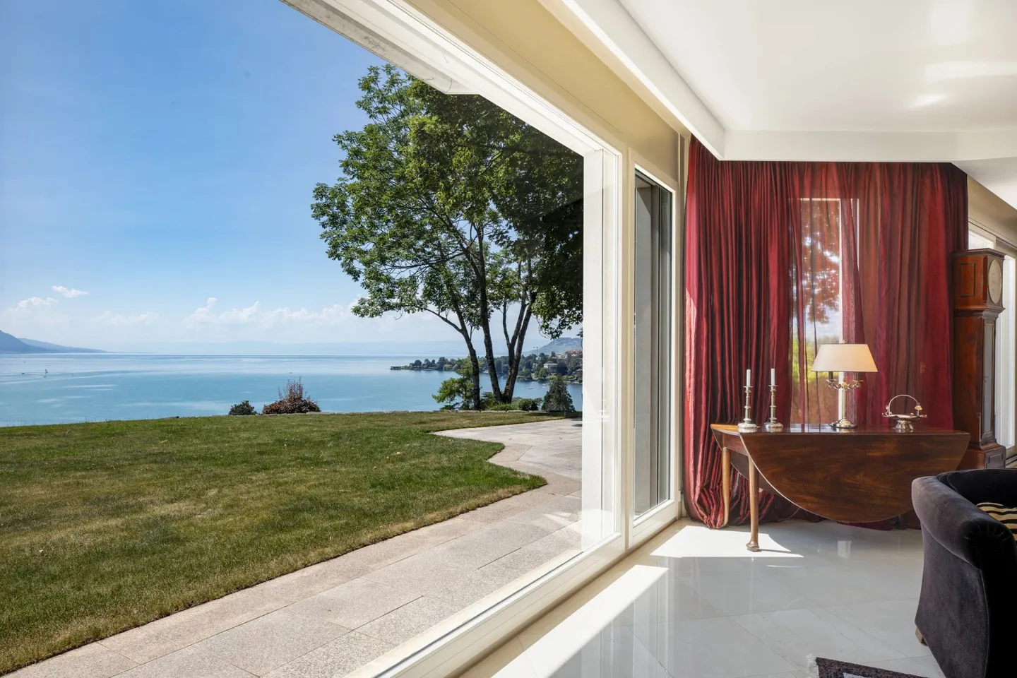 Proprietà di Maestro di 12 stanze con piscina esterna - Foto 1 di 13