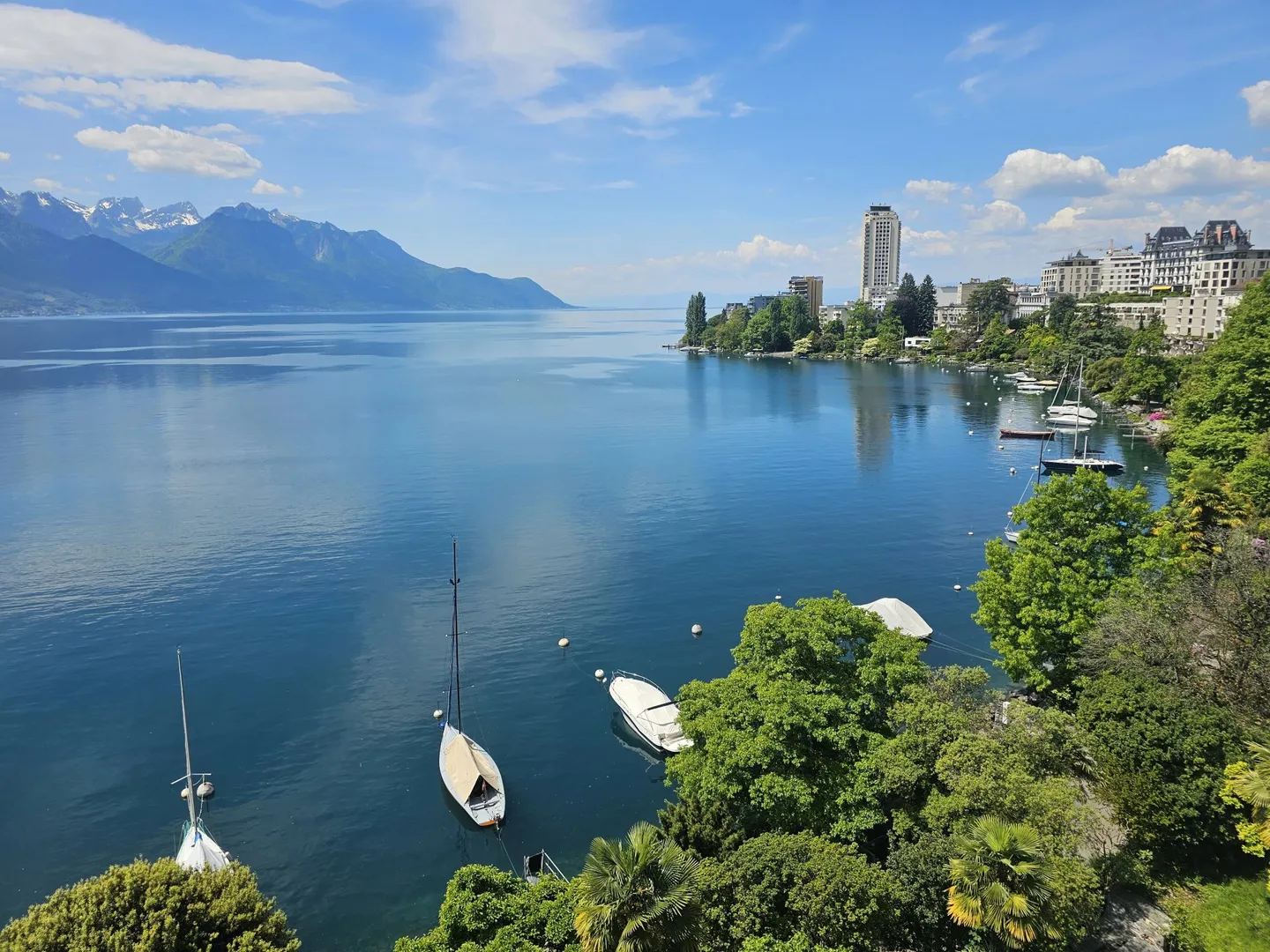 Superb apartment on the lake front - Photo 1 of 12