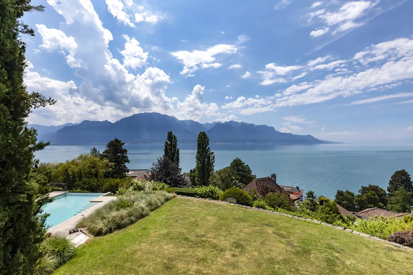 Proprietà di Maestro di 12 stanze con piscina esterna - Foto 13 di 13