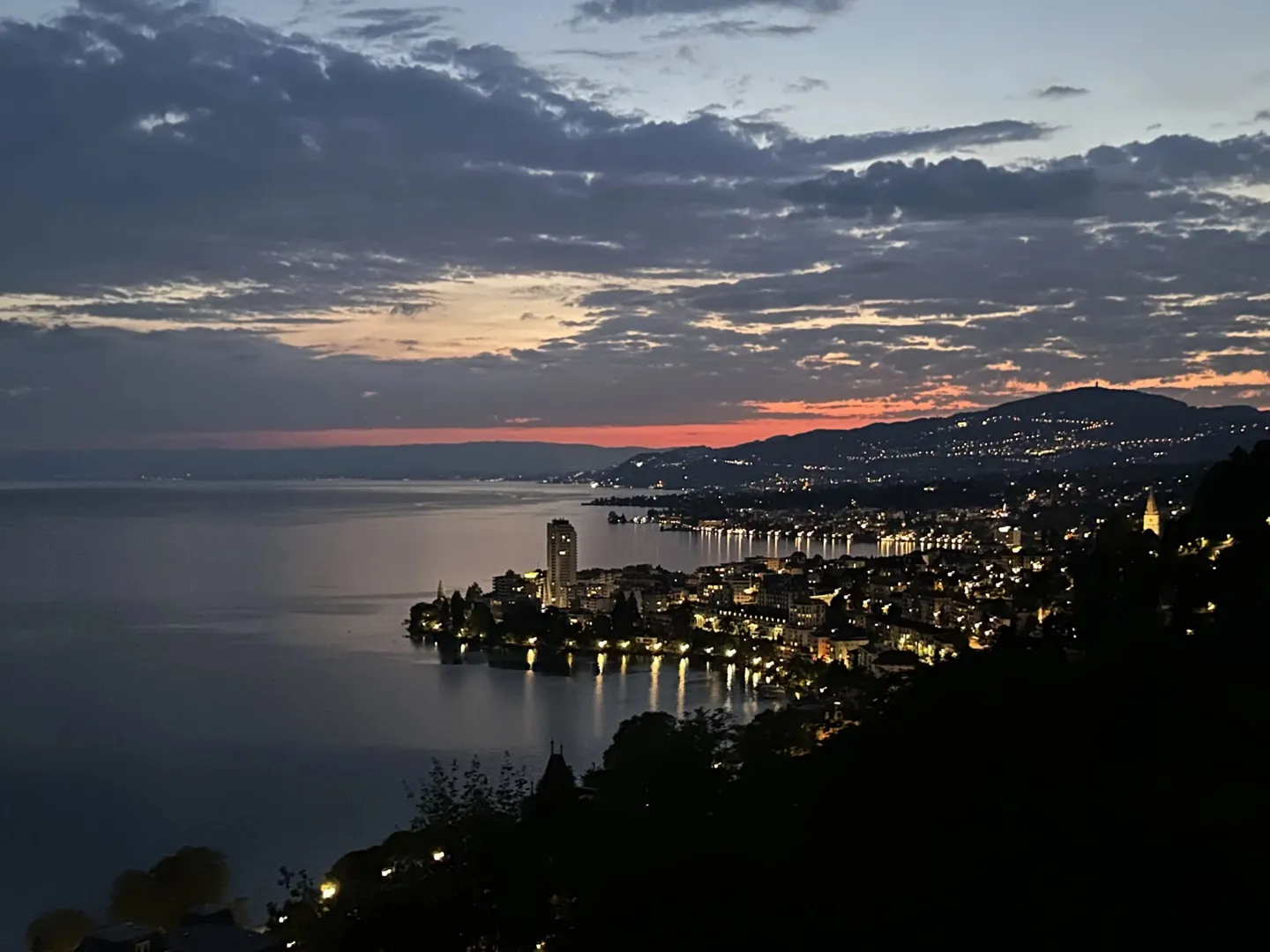 Superb 5.5 room duplex overlooking Lake Geneva - Photo 2 of 13