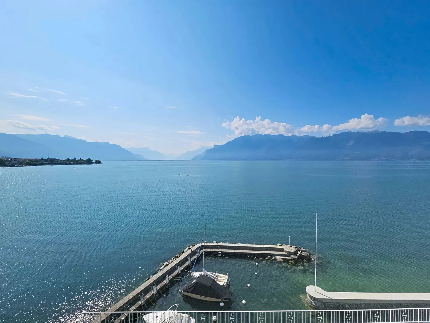 Splendide appartement rénové avec place d'amarrage dans port privé - Photo 2 of 13