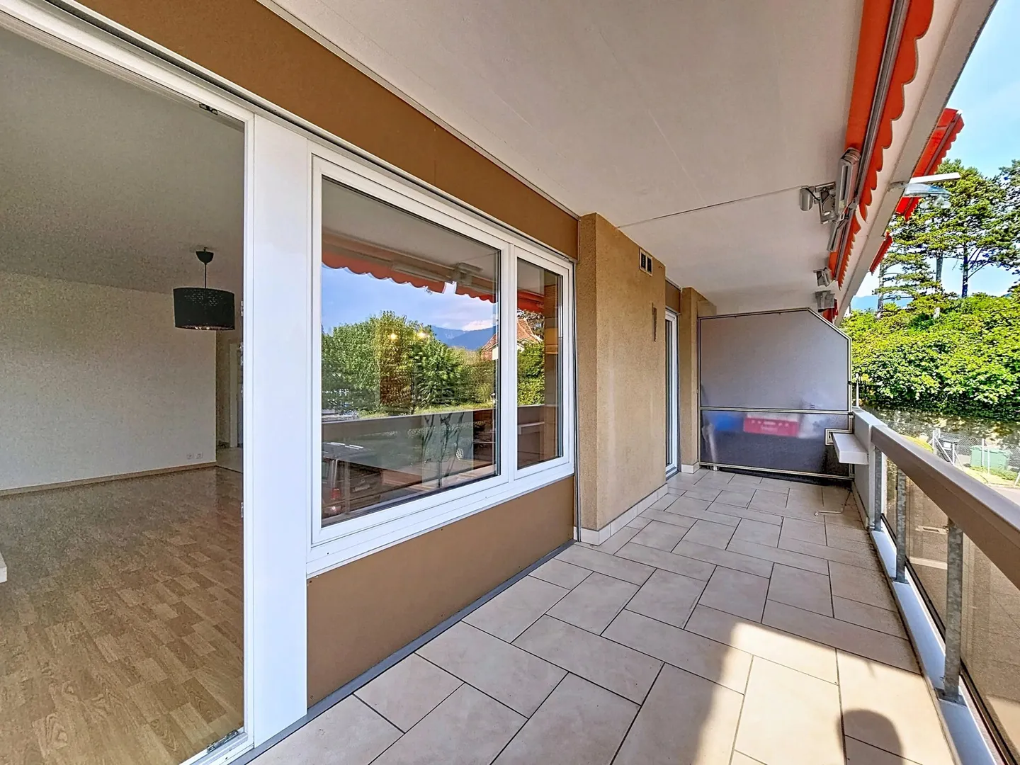 Charming apartment with large balcony close to the city center - Photo 12 of 13