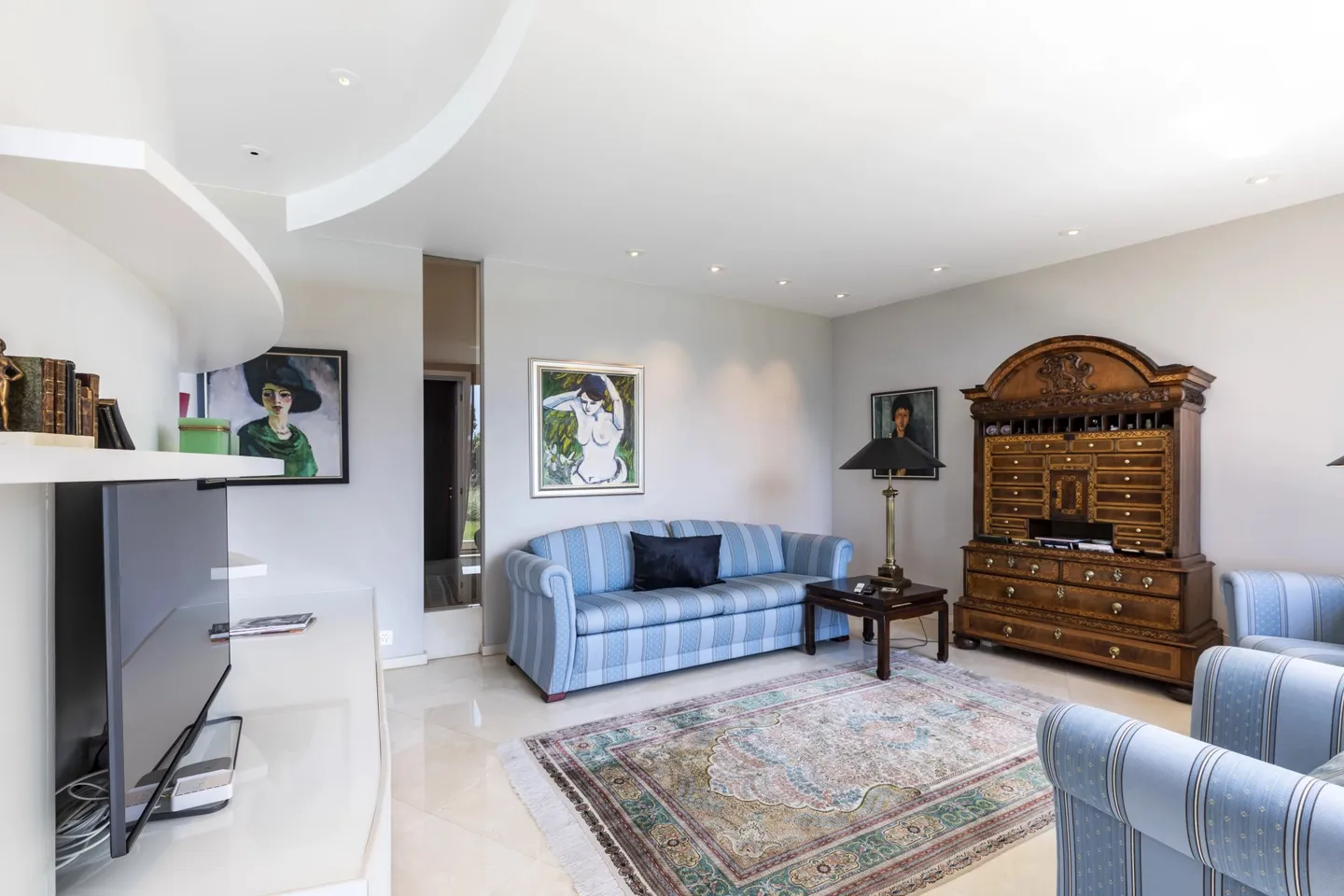 Proprietà di Maestro di 12 stanze con piscina esterna - Foto 6 di 13