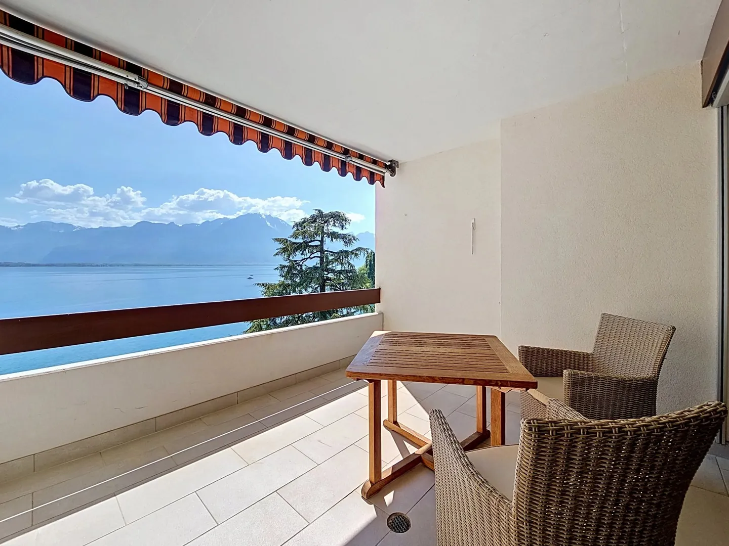 Superbo appartamento di 2,5 locali al lago - Foto 1 di 12