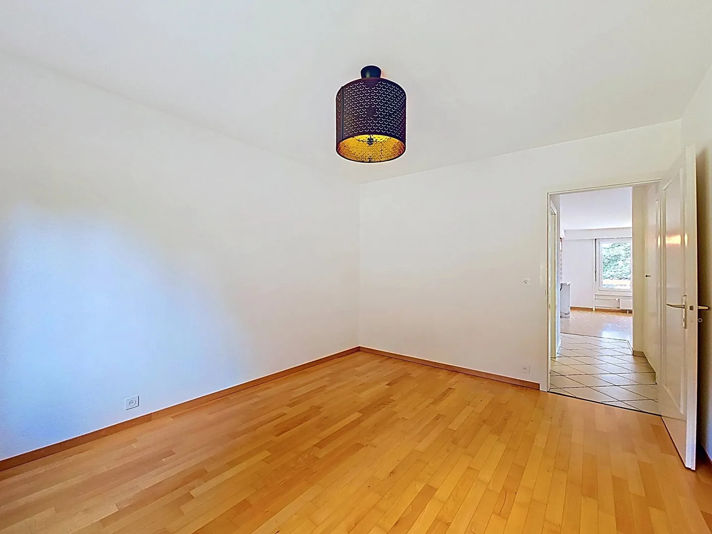 Charming apartment with large balcony close to the city center - Photo 7 of 13