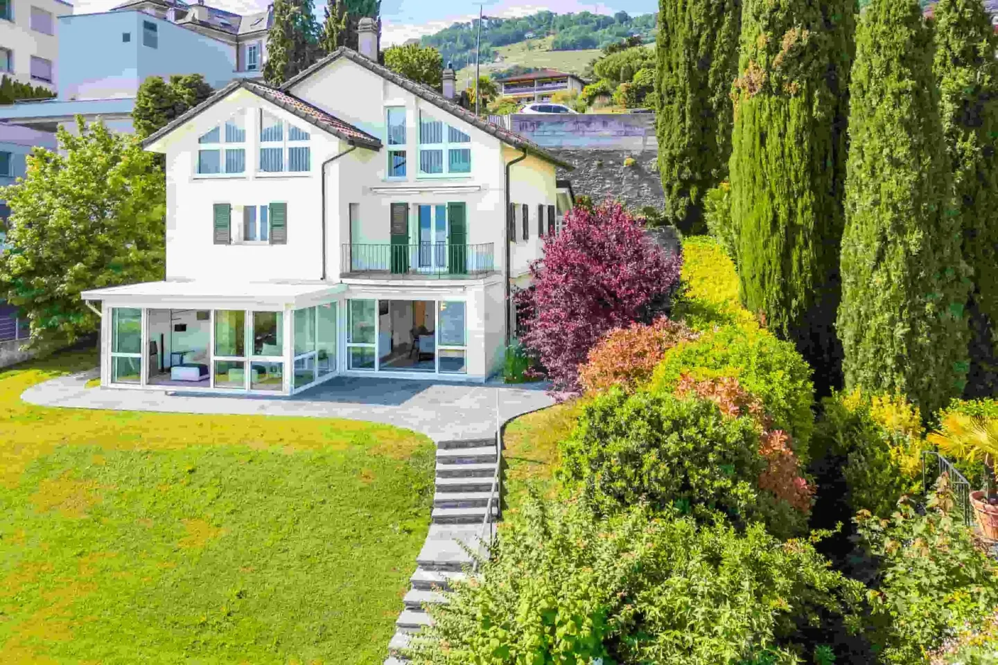 Vivre "les pieds dans l'eau" - Une propriété d'exception au bord du lac - Photo 3 sur 13