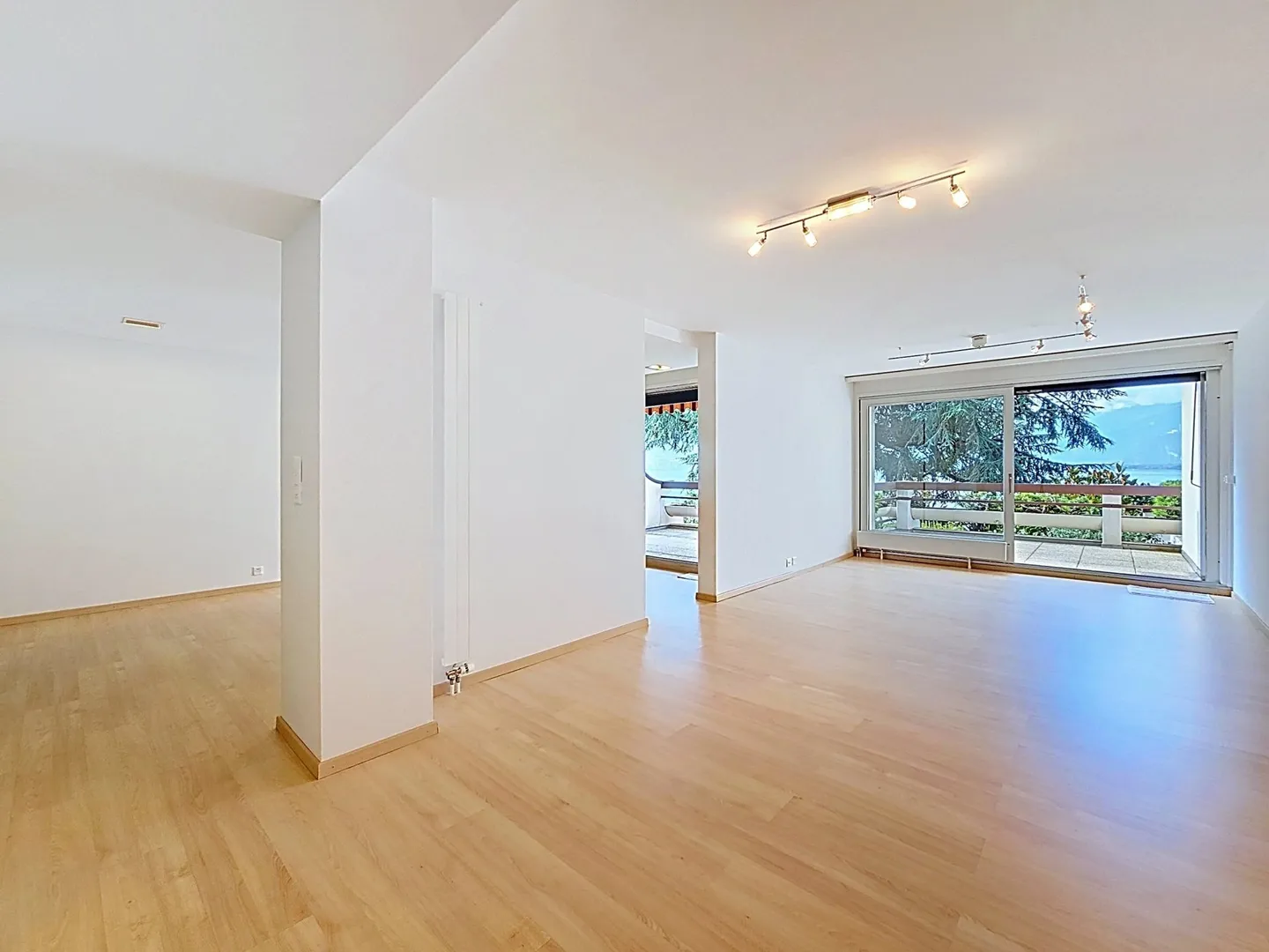 Superbe appartement sur les quais de Montreux - Photo 2 of 13
