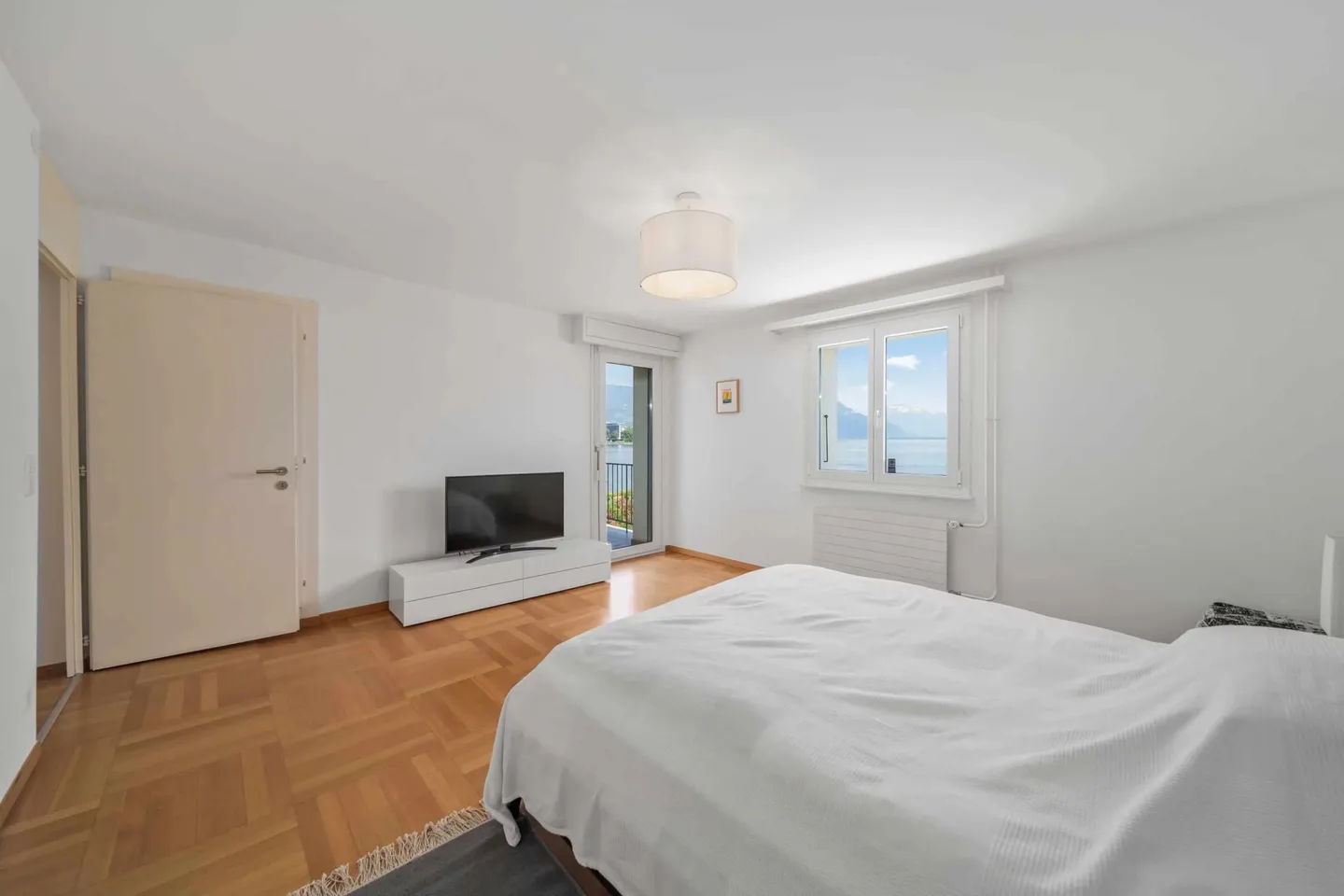 Vivre "les pieds dans l'eau" - Une propriété d'exception au bord du lac - Photo 10 sur 13