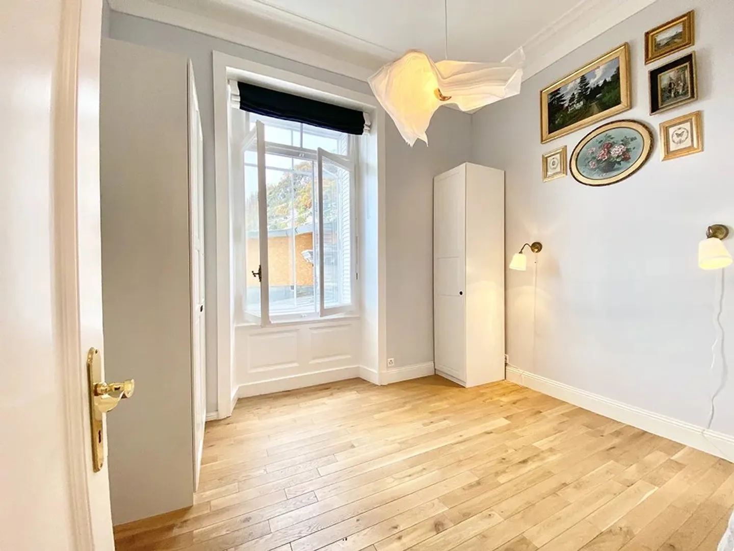 Bellissimo appartamento di 3 stanze con soffitto alto - Foto 6 di 8