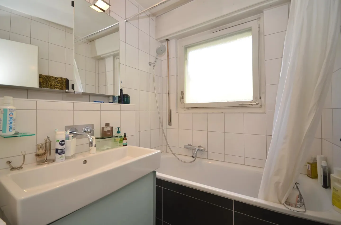 3,5-Zimmer-Wohnung mit schönem Blick auf den See und die Berge - Foto 7 von 8